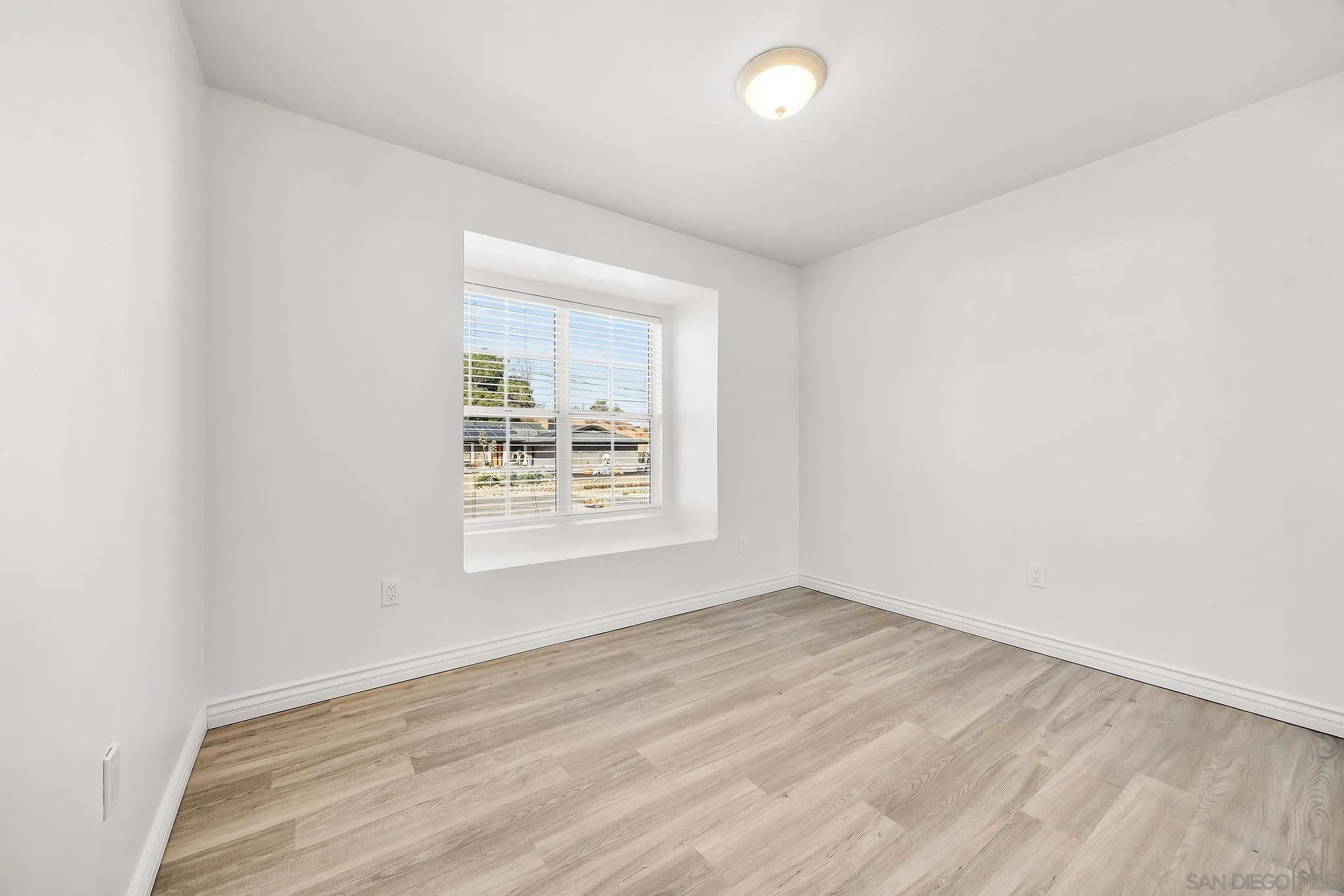 https://cdn.realtyfeed.com/cdn/127/260025093/4c9ef91987a81bc72f72b6d6bec31ffc.webp