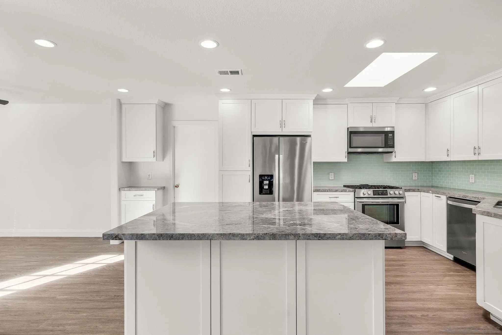 https://cdn.realtyfeed.com/cdn/127/260025093/7f94fd3a2d475ff89598bda661e54e54.webp