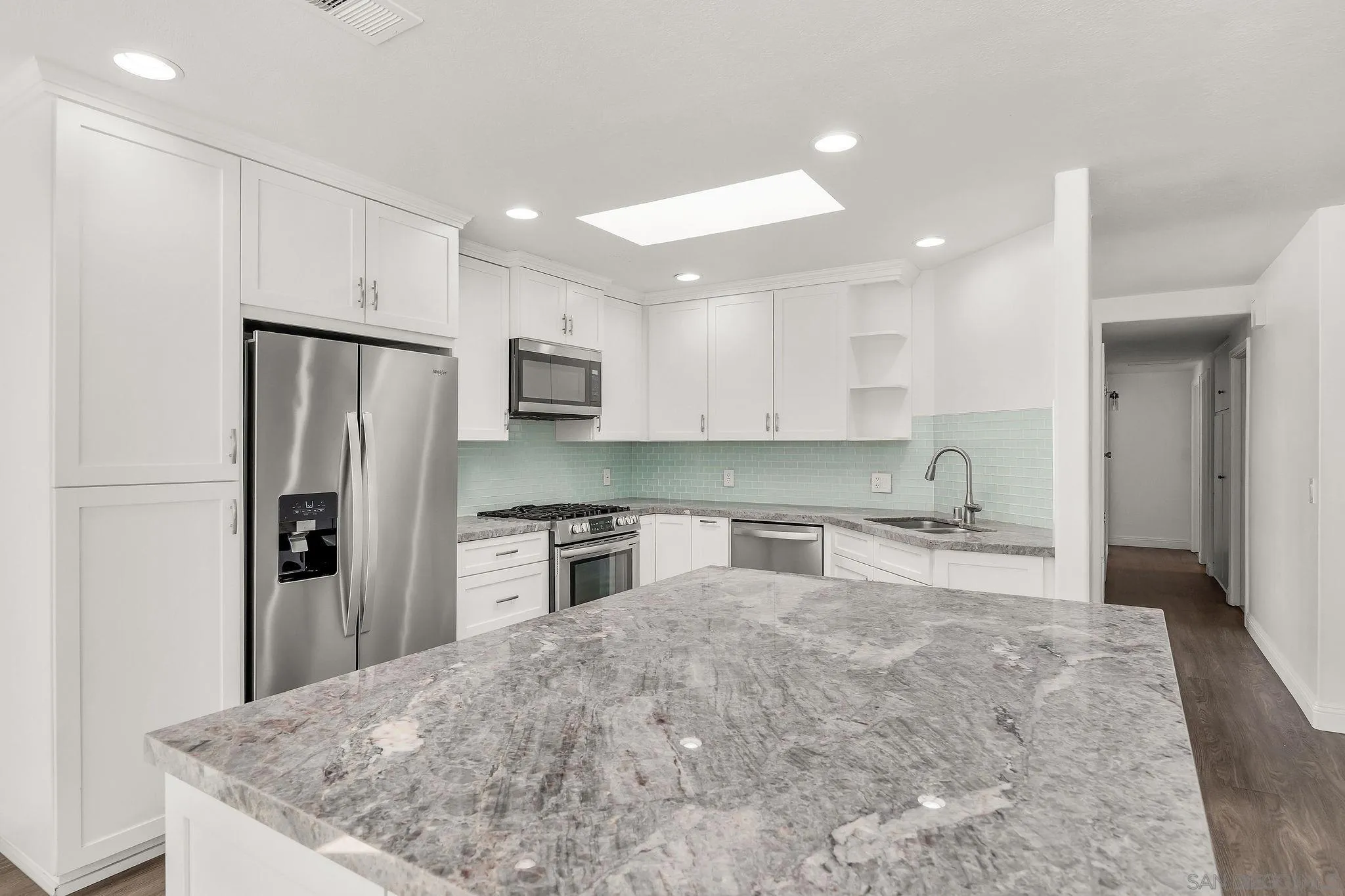 https://cdn.realtyfeed.com/cdn/127/260025093/7fa1e01f1d48ad19ad6dea30dd985c0b.webp