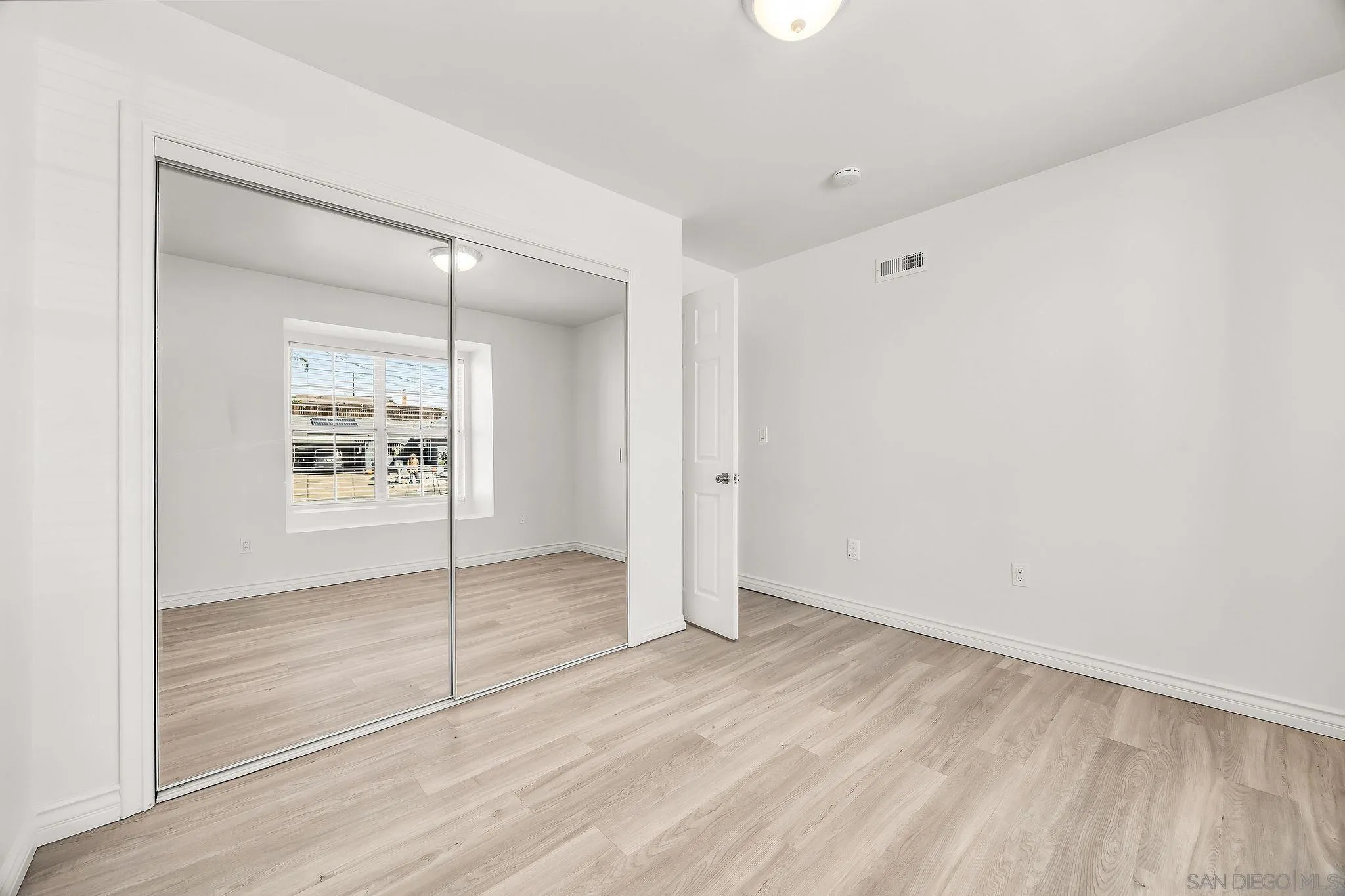 https://cdn.realtyfeed.com/cdn/127/260025093/a41792c7fb6dfc2c3e0e8ef1467d334b.webp
