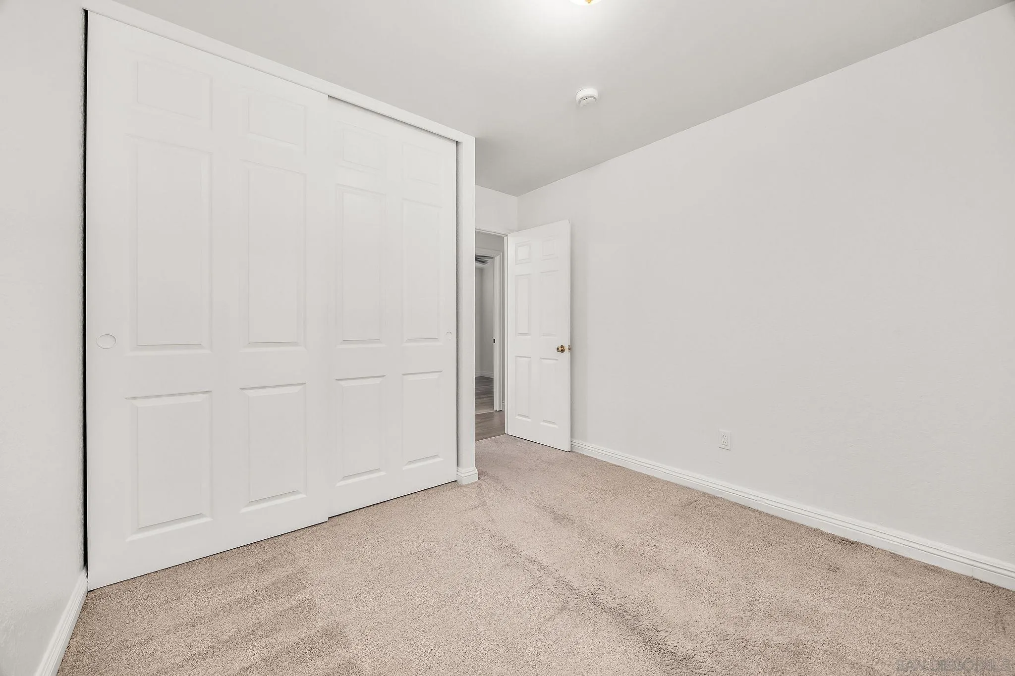 https://cdn.realtyfeed.com/cdn/127/260025093/ceeb04fc9a5d5bd6a0ce5a72e478401e.webp