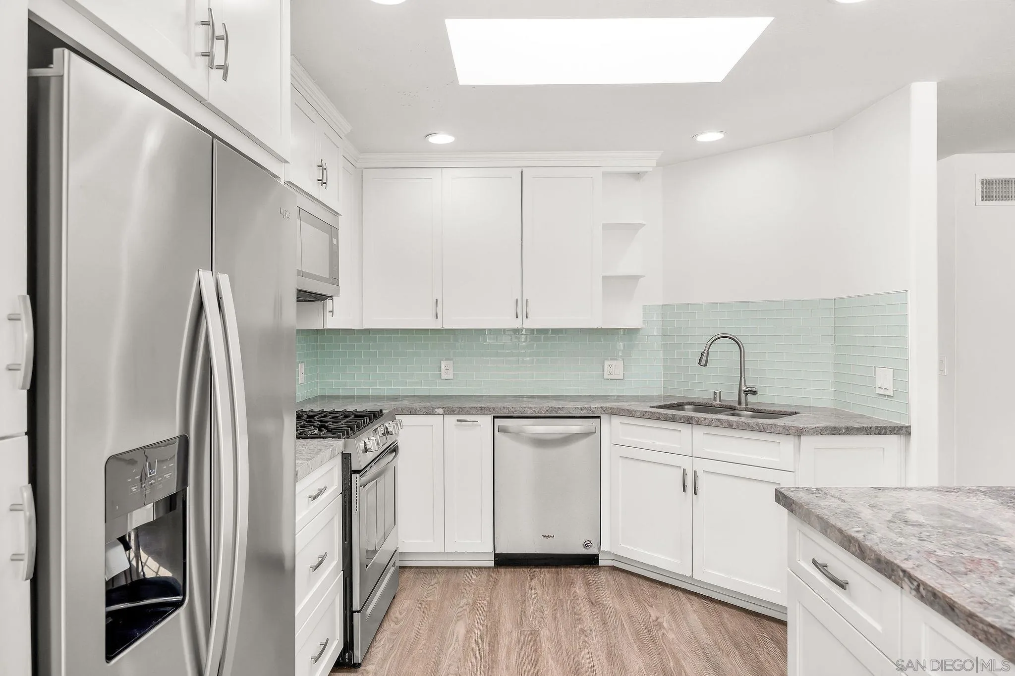 https://cdn.realtyfeed.com/cdn/127/260025093/eec59a5e160f8ccc689dba8d0f4fb4a8.webp