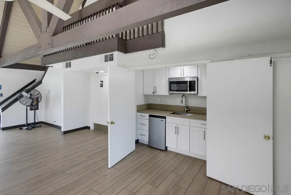 https://cdn.realtyfeed.com/cdn/127/260025097/b8e94c43354eee79e04538fc3707a0e3.webp