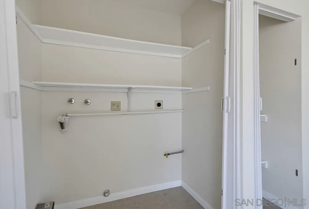 https://cdn.realtyfeed.com/cdn/127/260025097/dfbef31797bc7fb0043a332c3b2b86aa.webp