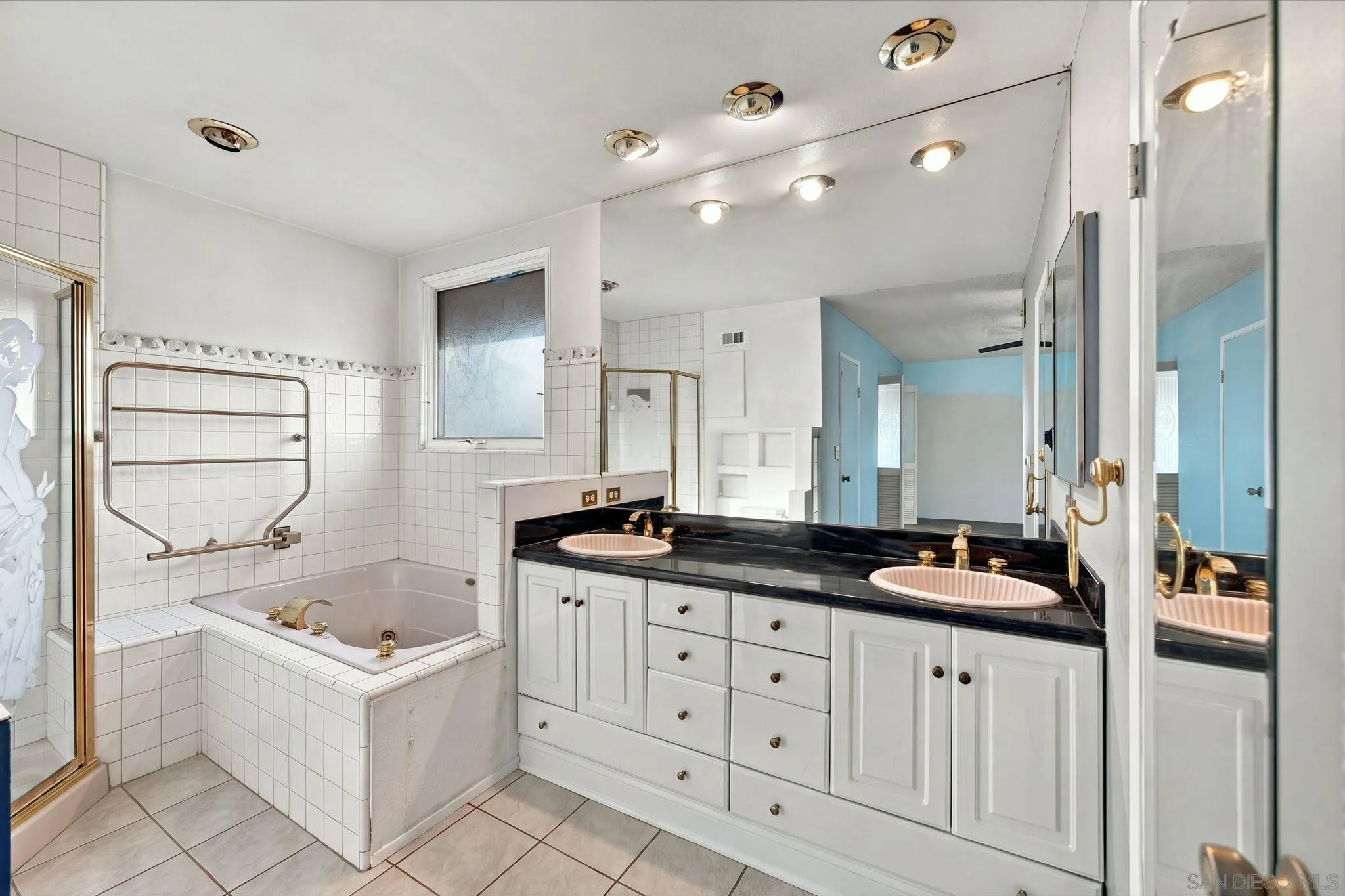 https://cdn.realtyfeed.com/cdn/127/260025100/186ec0446d9bd3c6eb3923a5cbd18283.webp