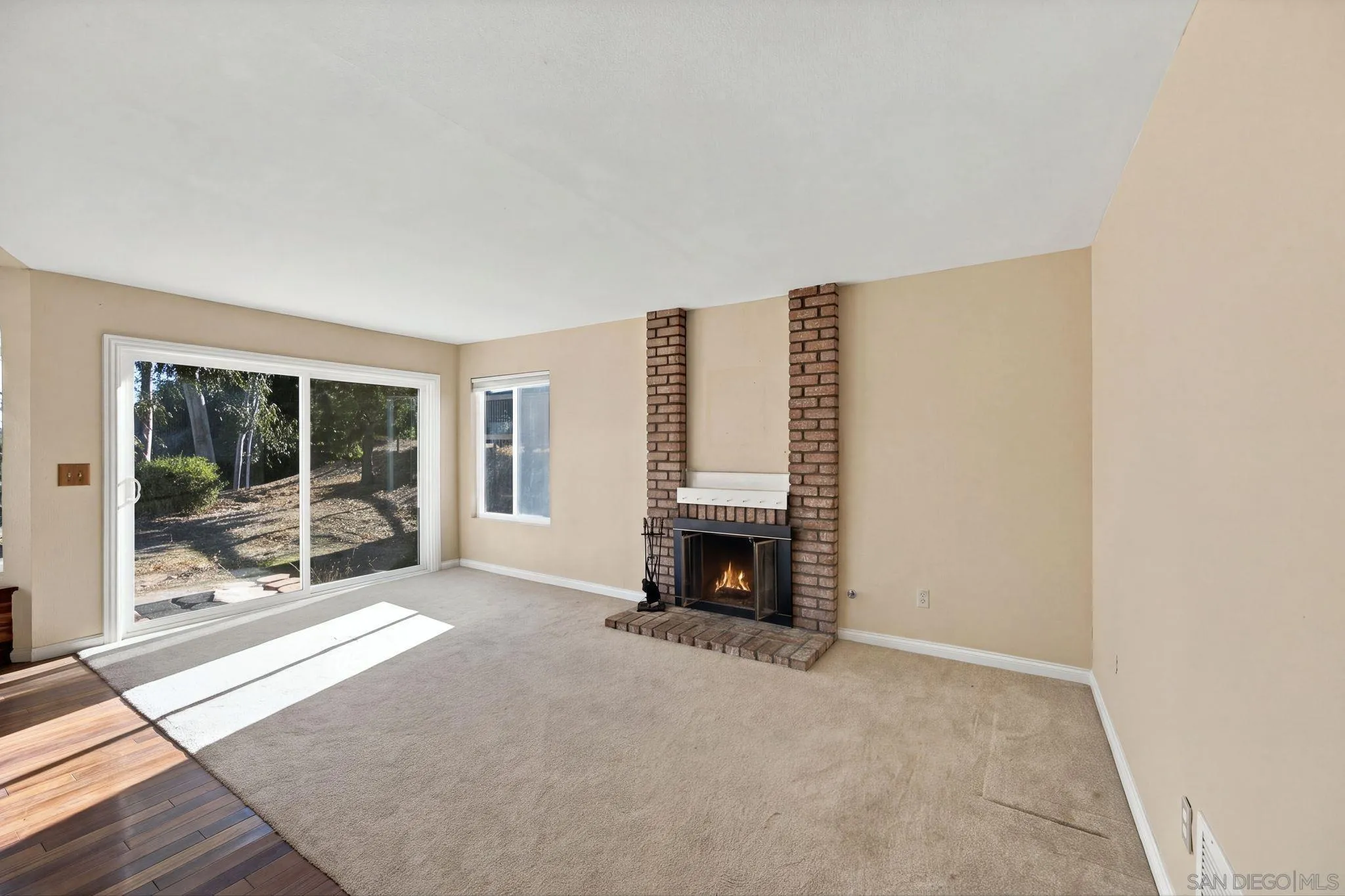 https://cdn.realtyfeed.com/cdn/127/260025100/2ad1bea0b9891c39741674c8f509ca47.webp