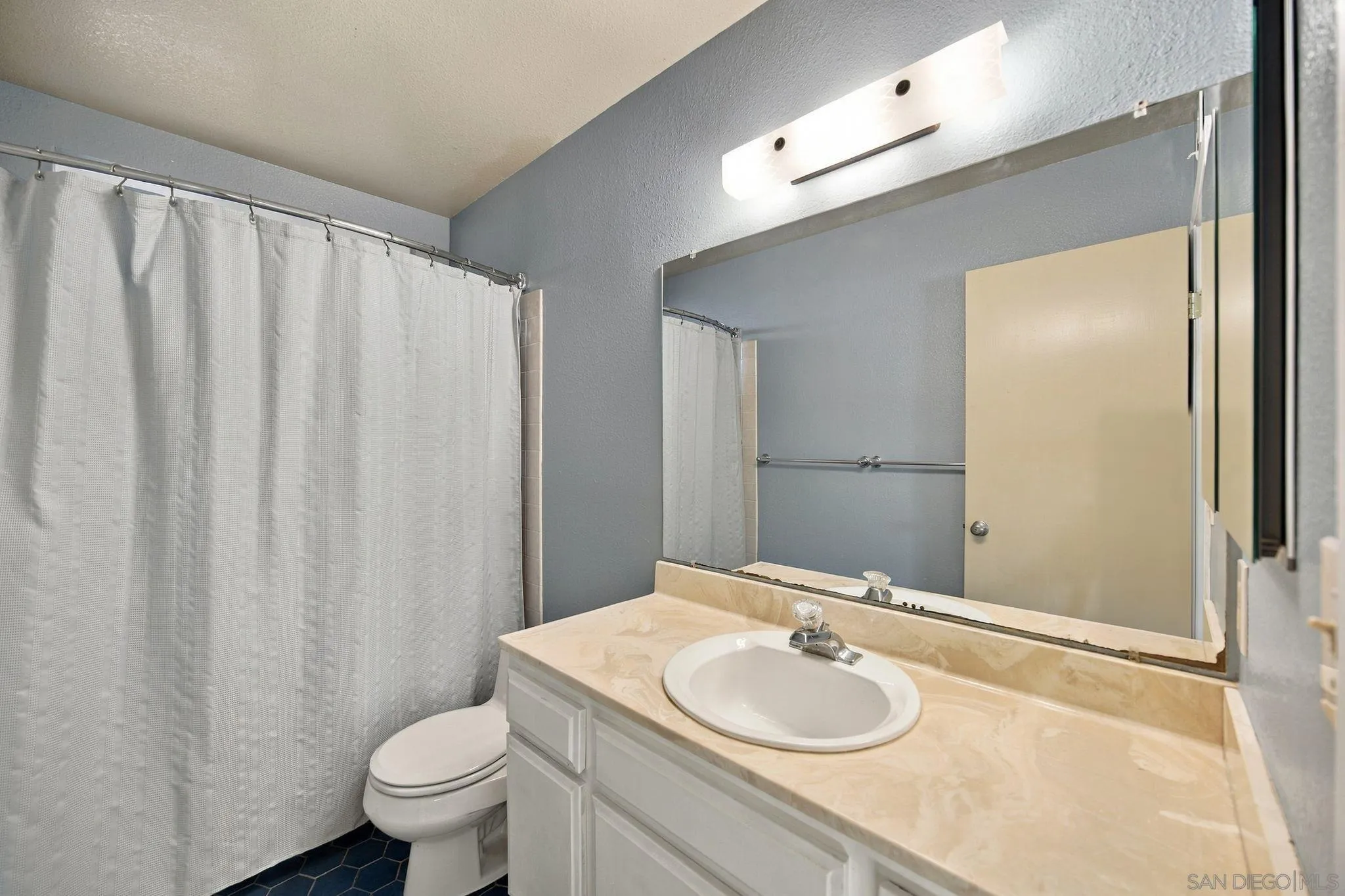 https://cdn.realtyfeed.com/cdn/127/260025100/58b1a597bbc93c00fb7b5e629fc88ad0.webp