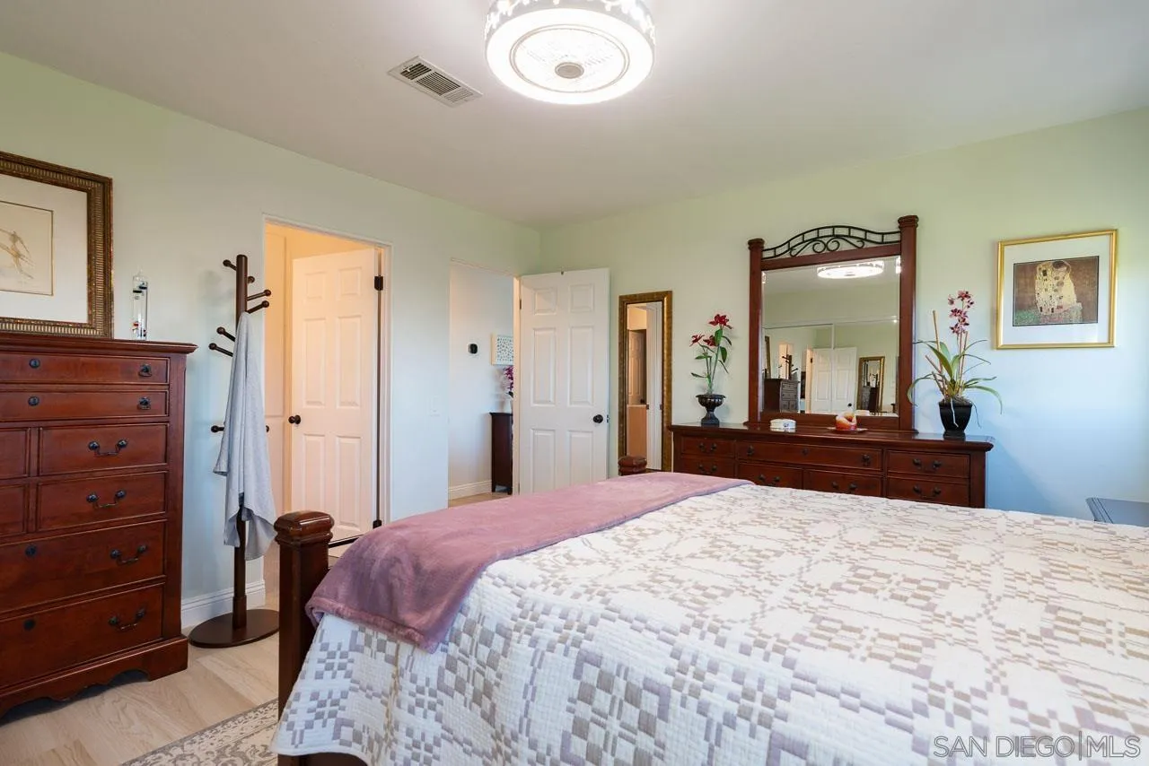 https://cdn.realtyfeed.com/cdn/127/260025102/097199585fe4cca1b63018201fd4793d.webp