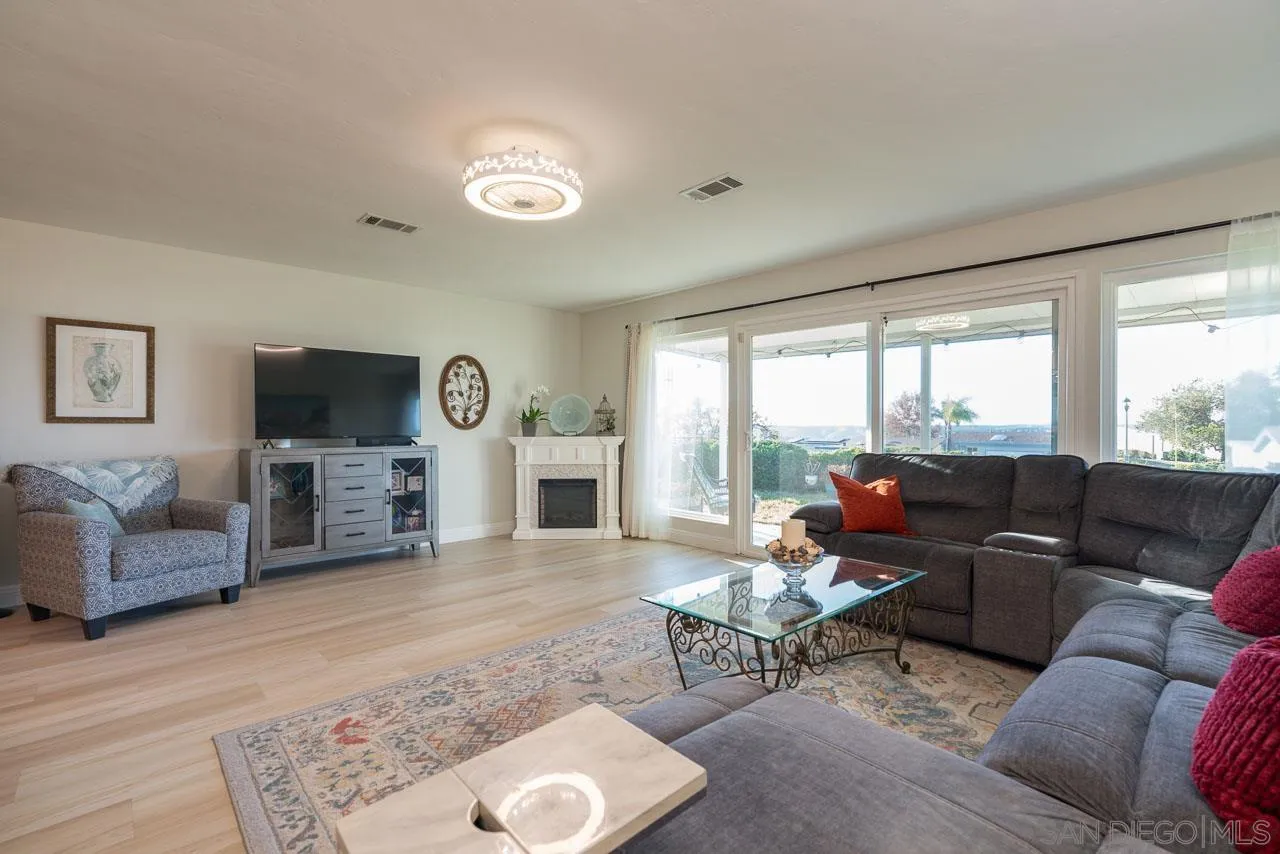 https://cdn.realtyfeed.com/cdn/127/260025102/b8f4a1b6eb2877dd1f4a0cf833d7a78a.webp