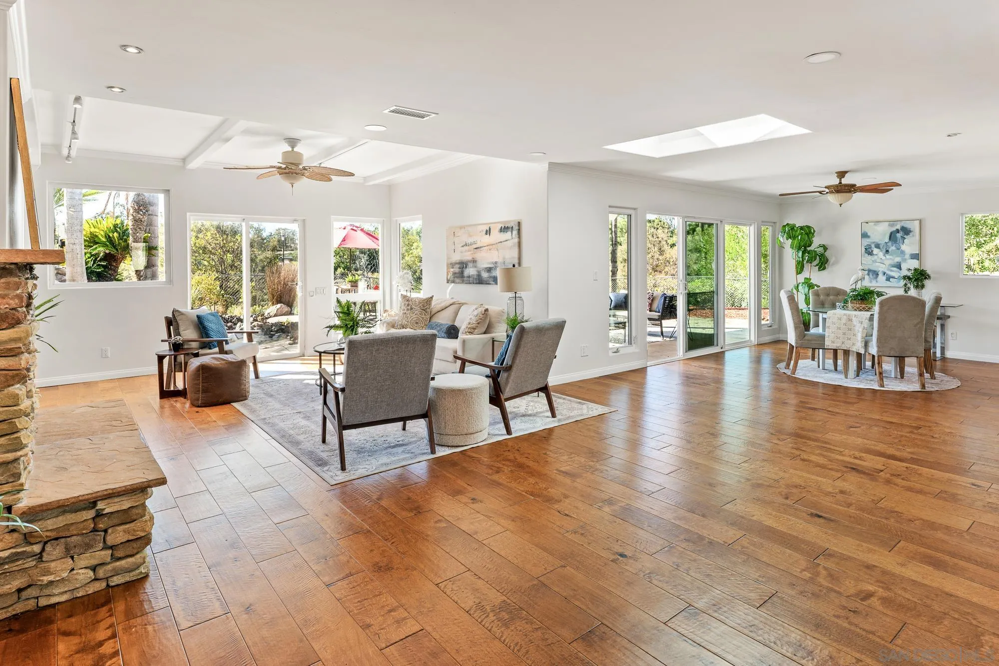 https://cdn.realtyfeed.com/cdn/127/260025103/14d66413f2fe630131ab5ff09a16a60f.webp