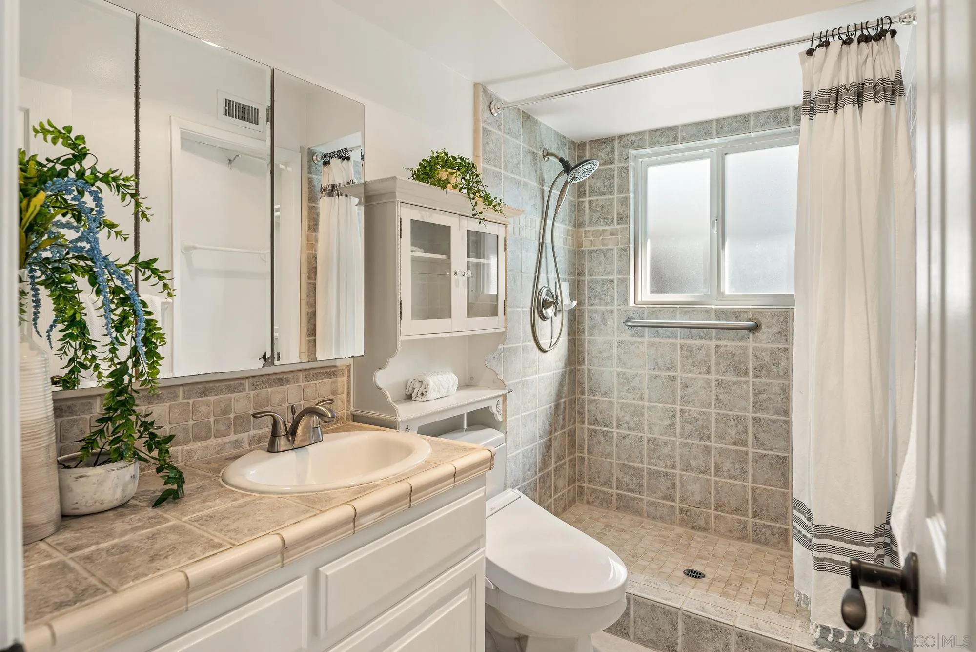 https://cdn.realtyfeed.com/cdn/127/260025103/5647b8eeb38882881bd9625f3e266627.webp