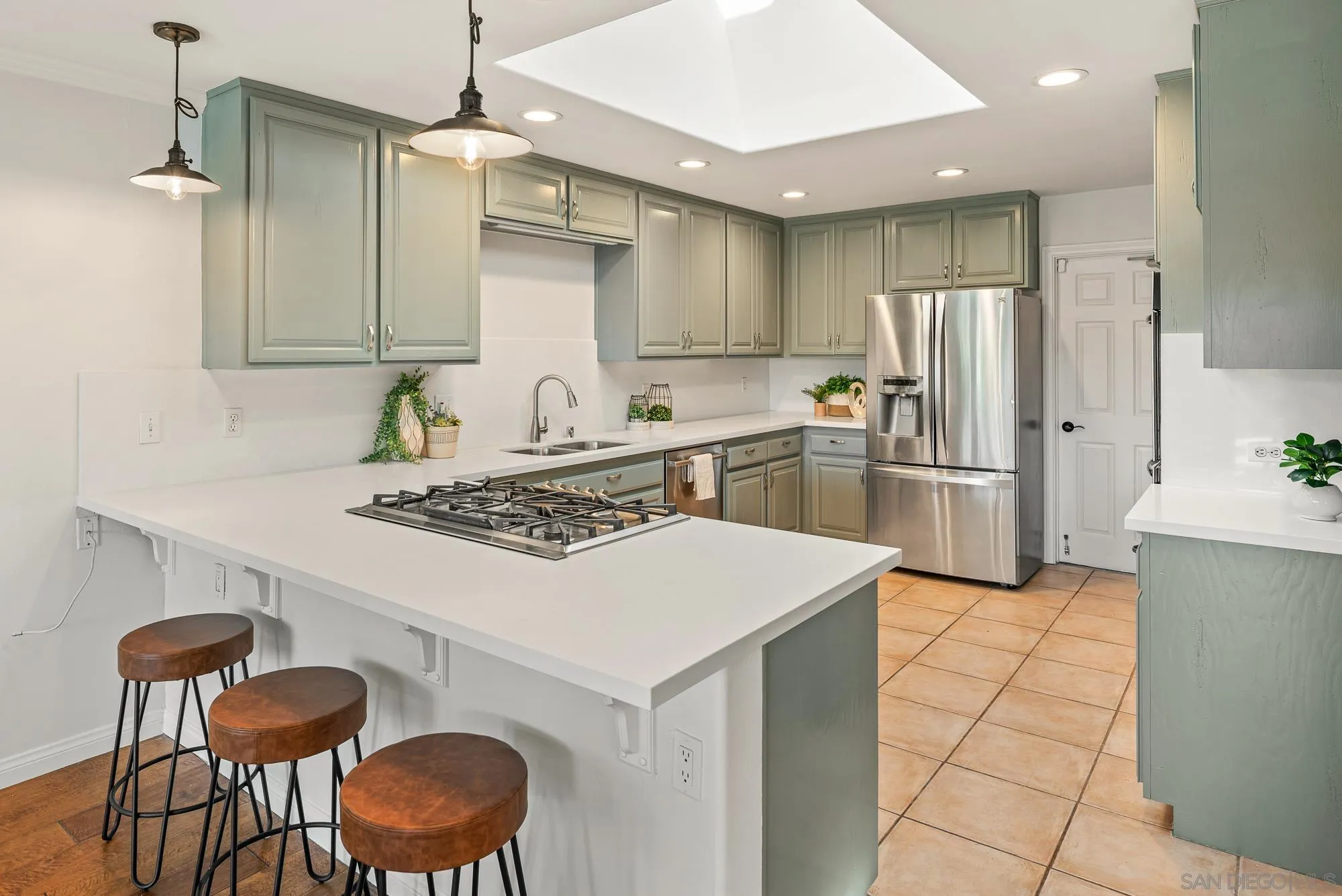 https://cdn.realtyfeed.com/cdn/127/260025103/8541969ea6c5d2cfa64d29f79a6cbe55.webp