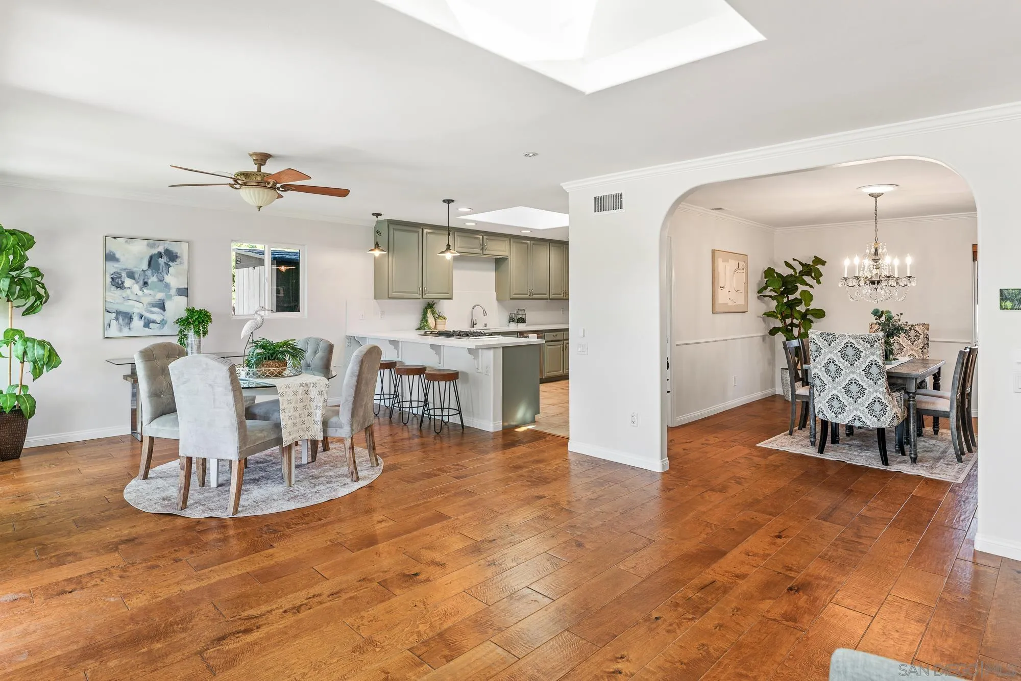 https://cdn.realtyfeed.com/cdn/127/260025103/98a5dd8a2a6f4ffdf26a3d616725ea73.webp