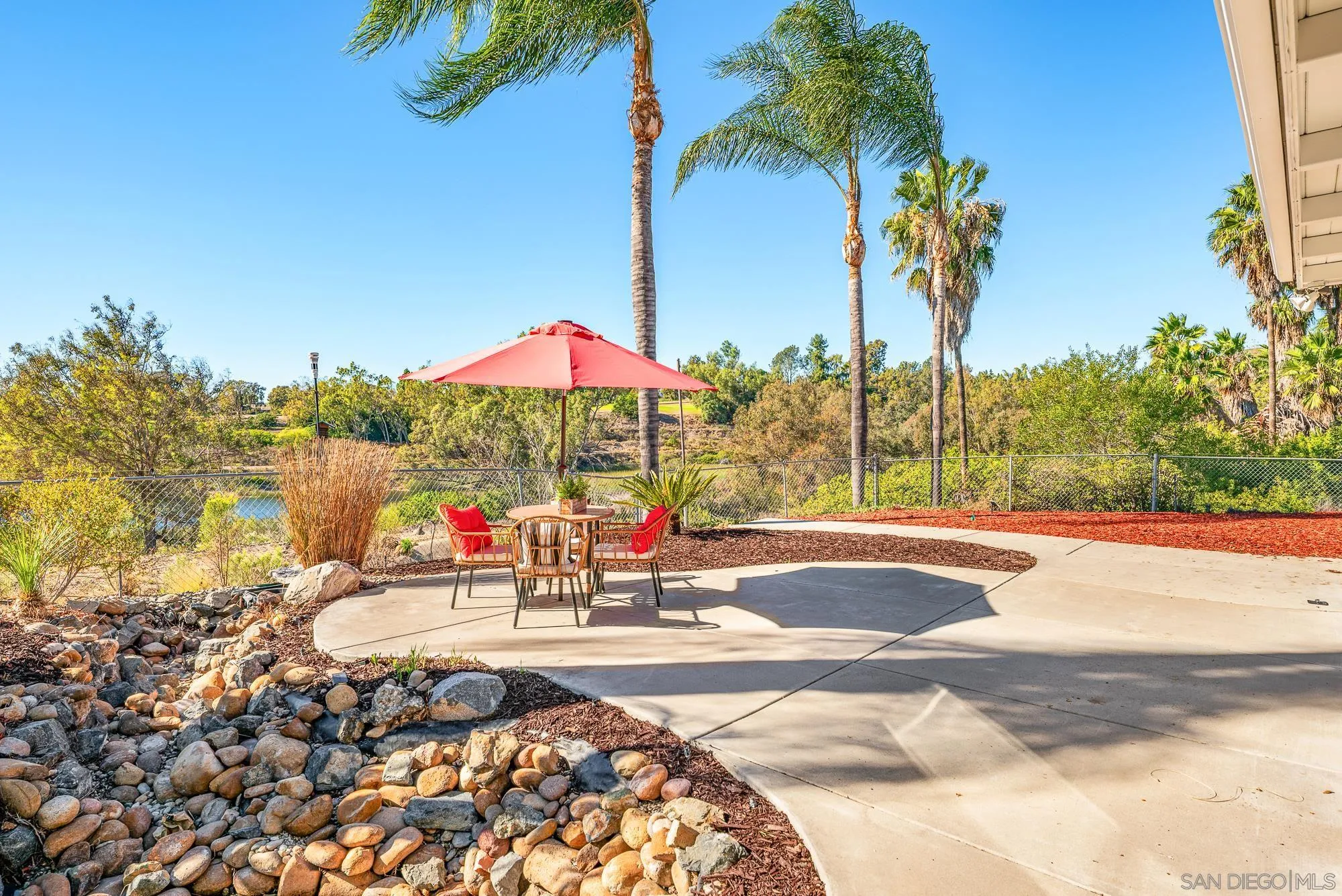 https://cdn.realtyfeed.com/cdn/127/260025103/9d147230b61bf97b73623522f207f9b3.webp