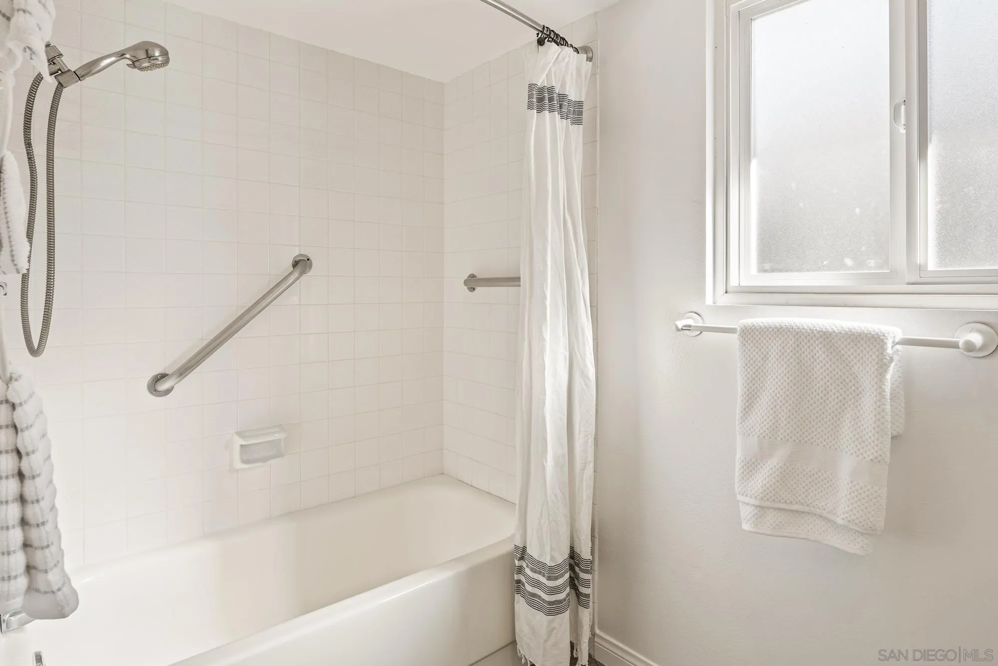 https://cdn.realtyfeed.com/cdn/127/260025103/d8245d2f7a8dff2a898c824159c6840d.webp
