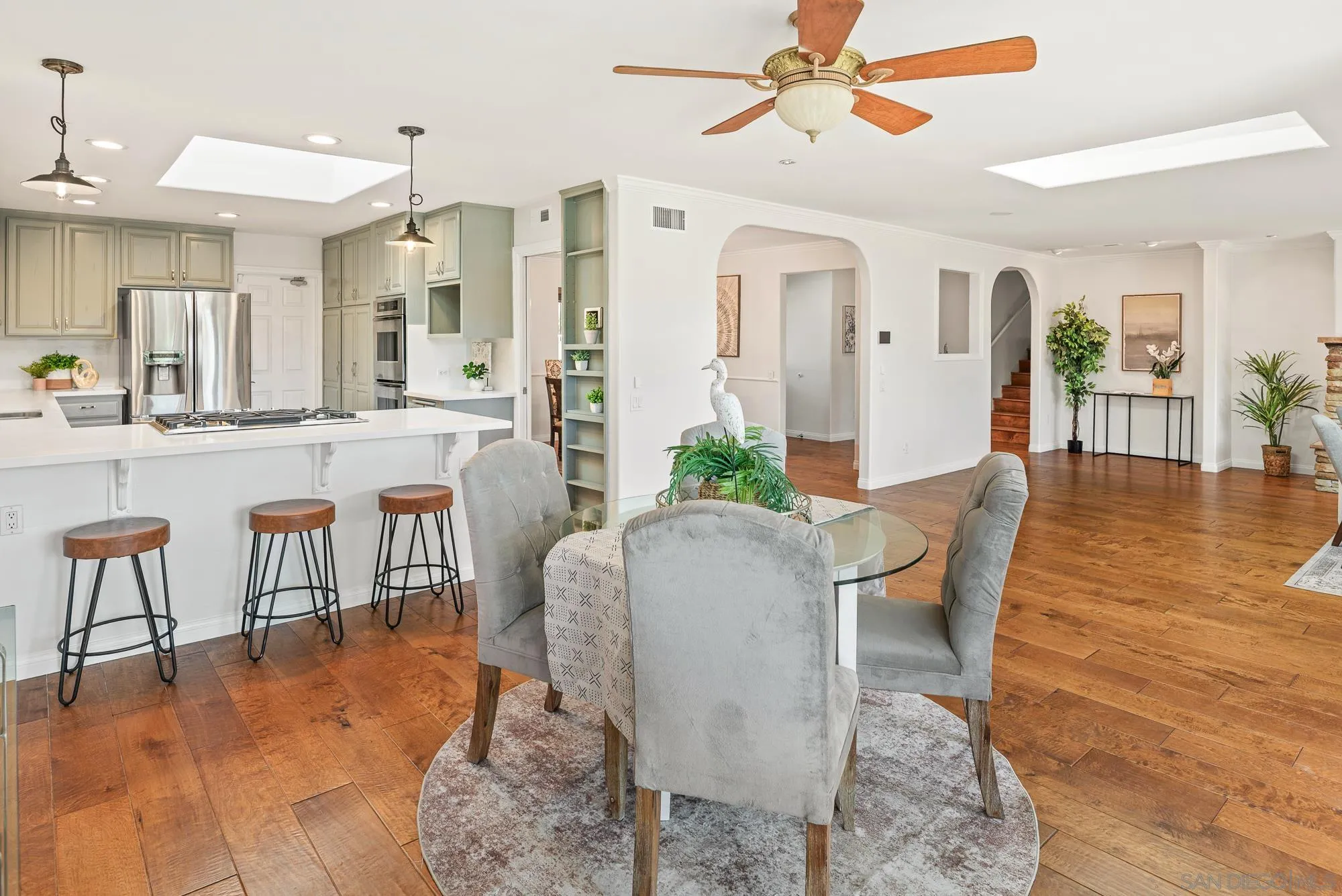 https://cdn.realtyfeed.com/cdn/127/260025103/e23f71b2a62a88489fe9f6e63f8a7a45.webp