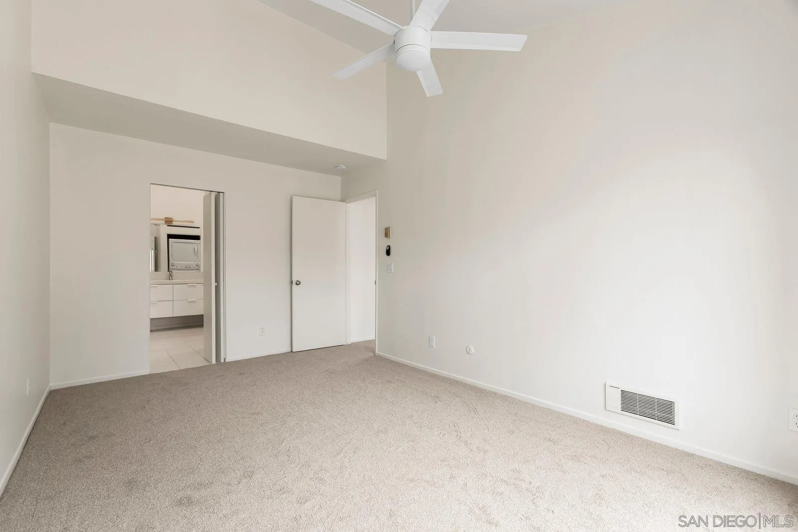 https://cdn.realtyfeed.com/cdn/127/260025105/48f7d0680840e43bfec7a35729f02742.webp
