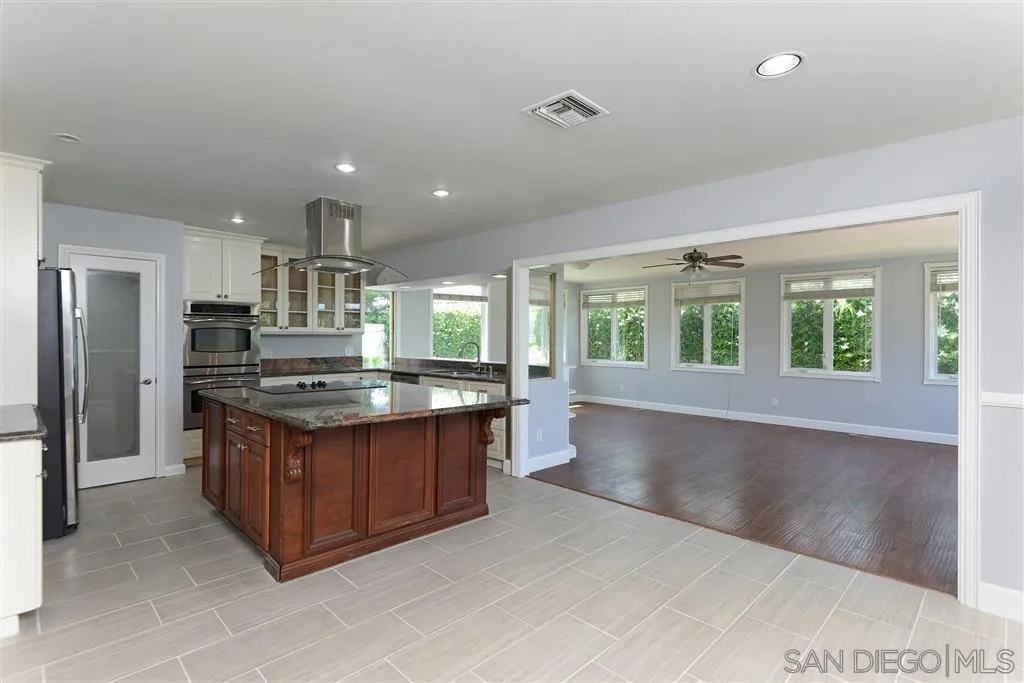 2765 Inverness Ct, La Jolla, CA 92037, photo 9
