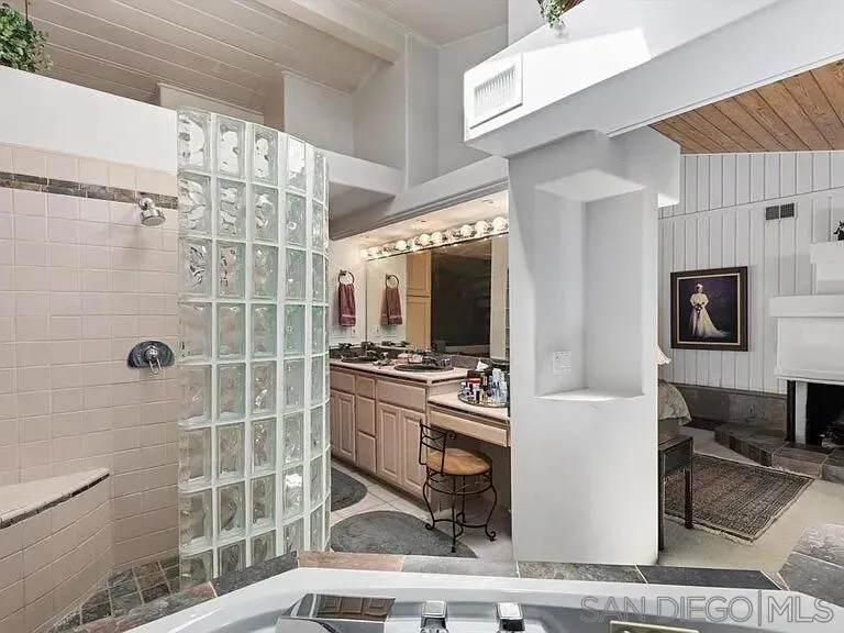 https://cdn.realtyfeed.com/cdn/127/260025116/7642668acd41a9f7df3243cc081f43f6.webp