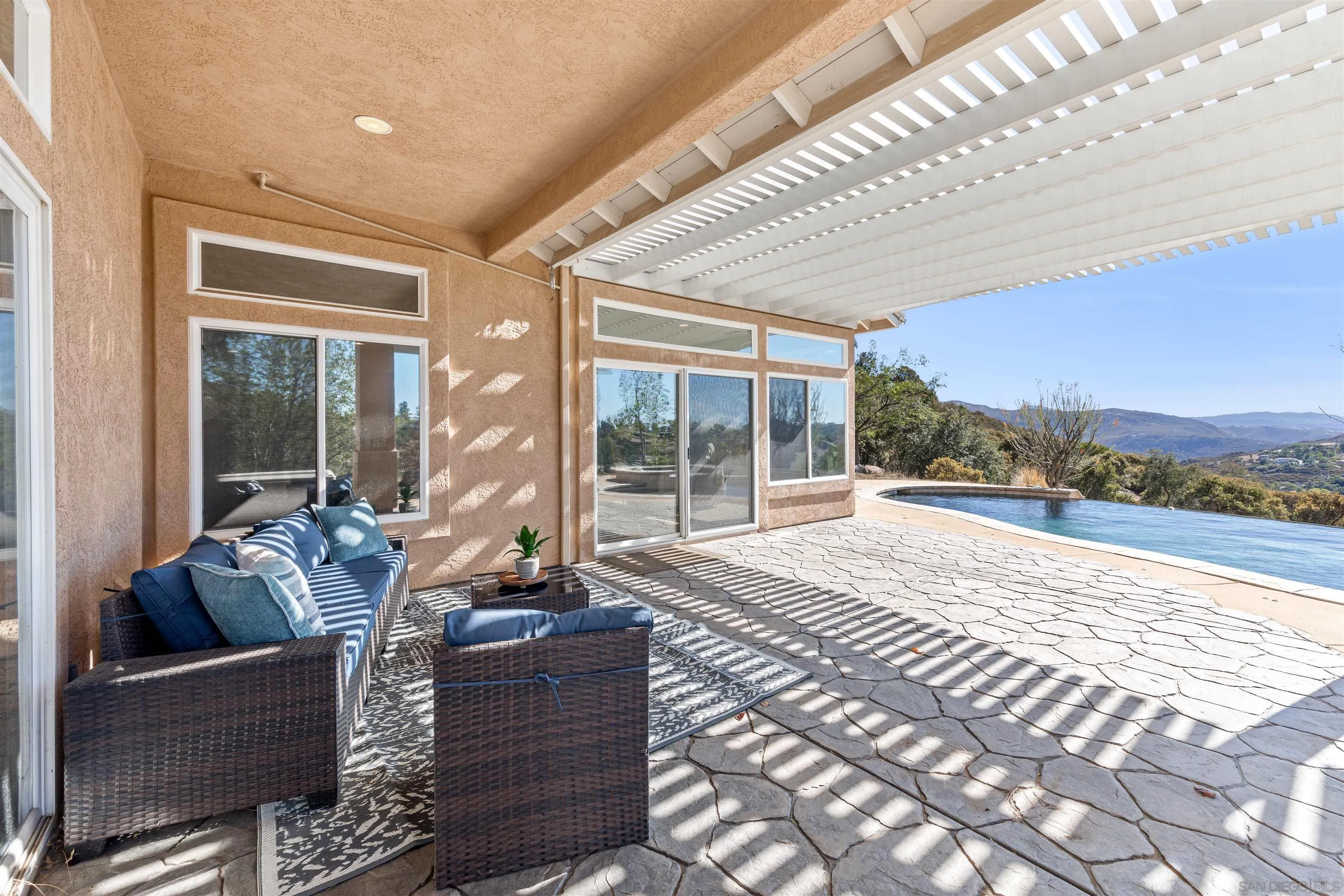 https://cdn.realtyfeed.com/cdn/127/260025117/4bc642bcf08fde2c269e56404732c862.webp
