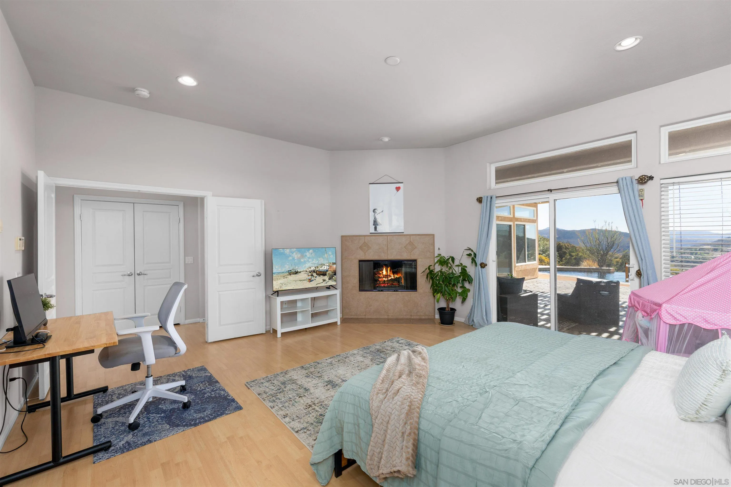 https://cdn.realtyfeed.com/cdn/127/260025117/5ad65e19684ea244218e08299bdd2631.webp