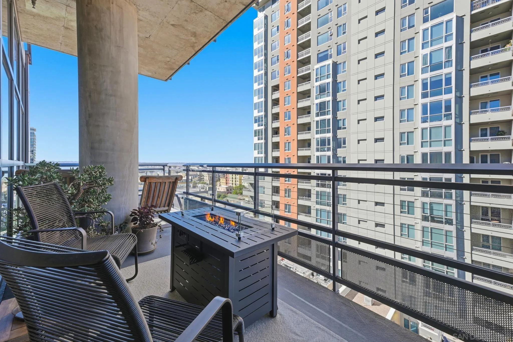 https://cdn.realtyfeed.com/cdn/127/260025120/994bb4ac45263fa14af9ff459f7ebdb2.webp