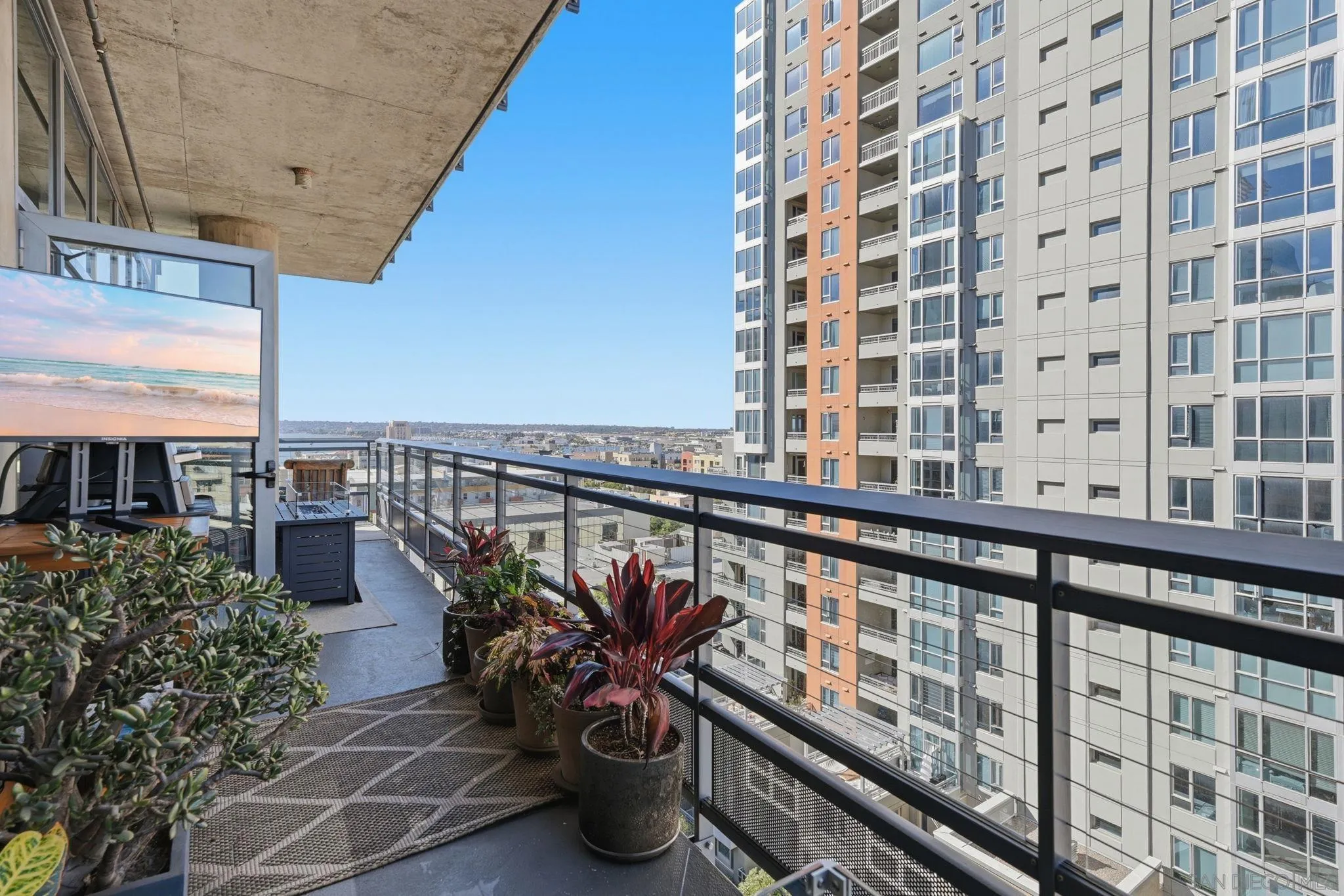 https://cdn.realtyfeed.com/cdn/127/260025120/aa527cff4901e55344745419ac549df6.webp