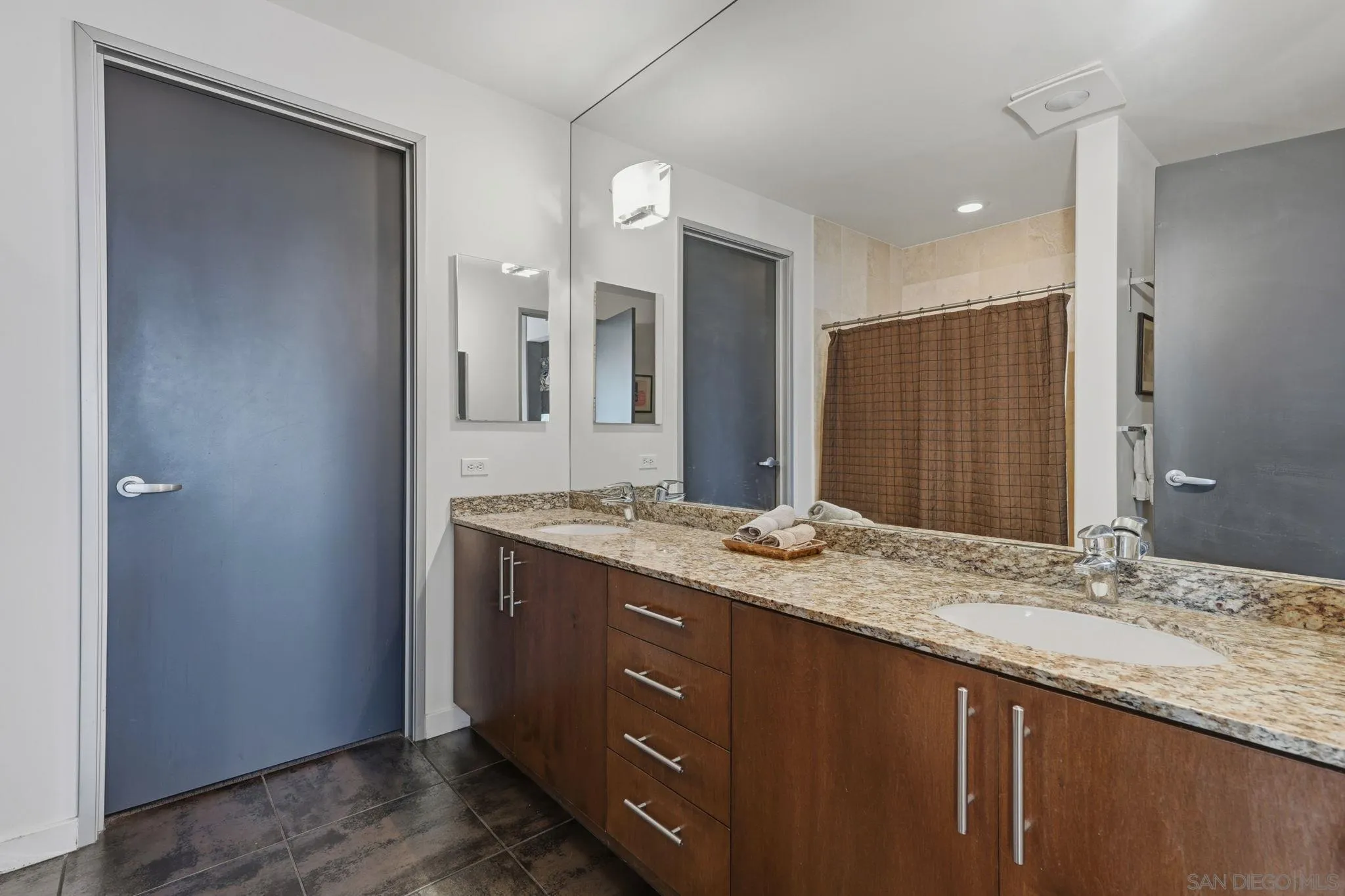 https://cdn.realtyfeed.com/cdn/127/260025120/c03a7b0180e7f5e946337425f4ae8297.webp