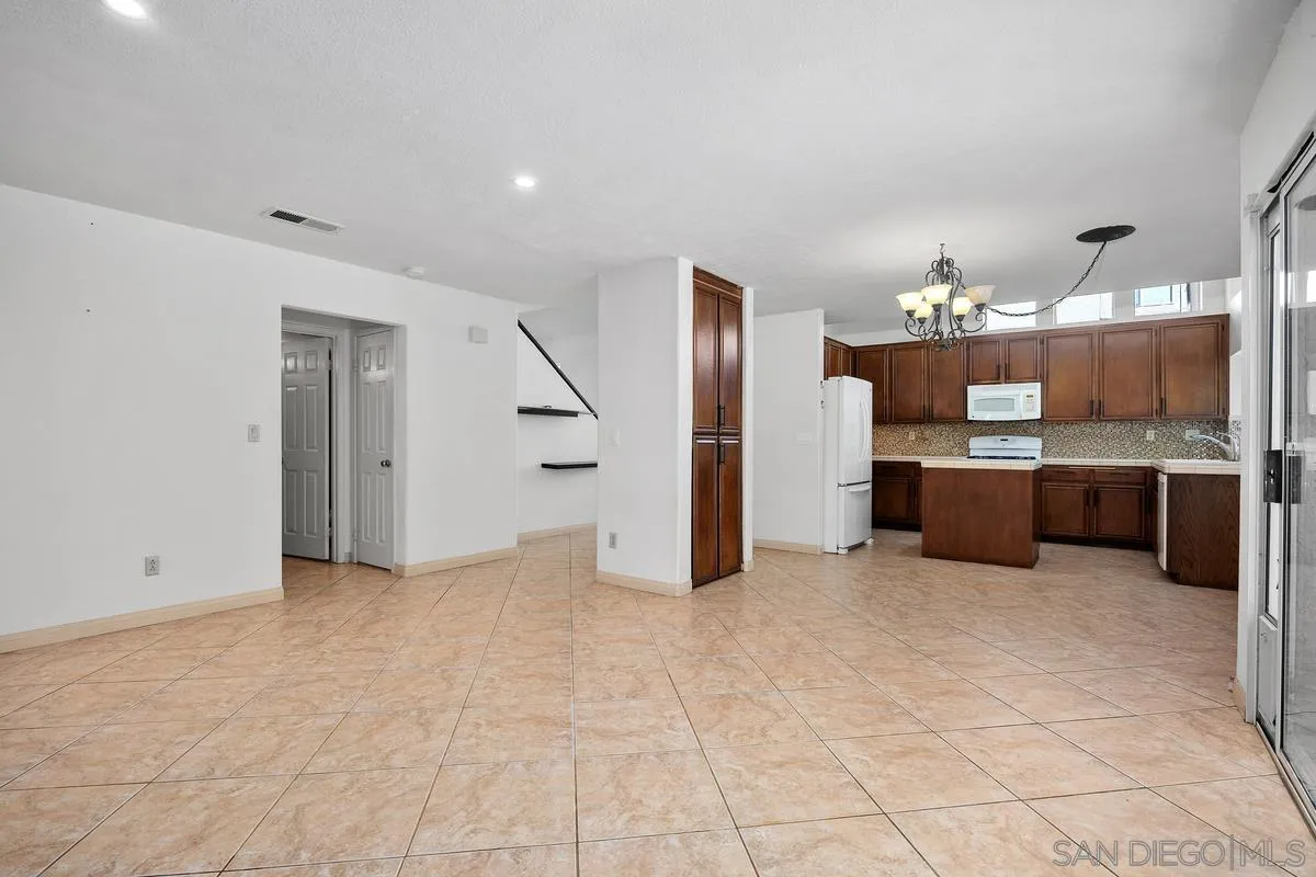 https://cdn.realtyfeed.com/cdn/127/260025121/47a10356135746f675eed8fc53c8edb3.webp