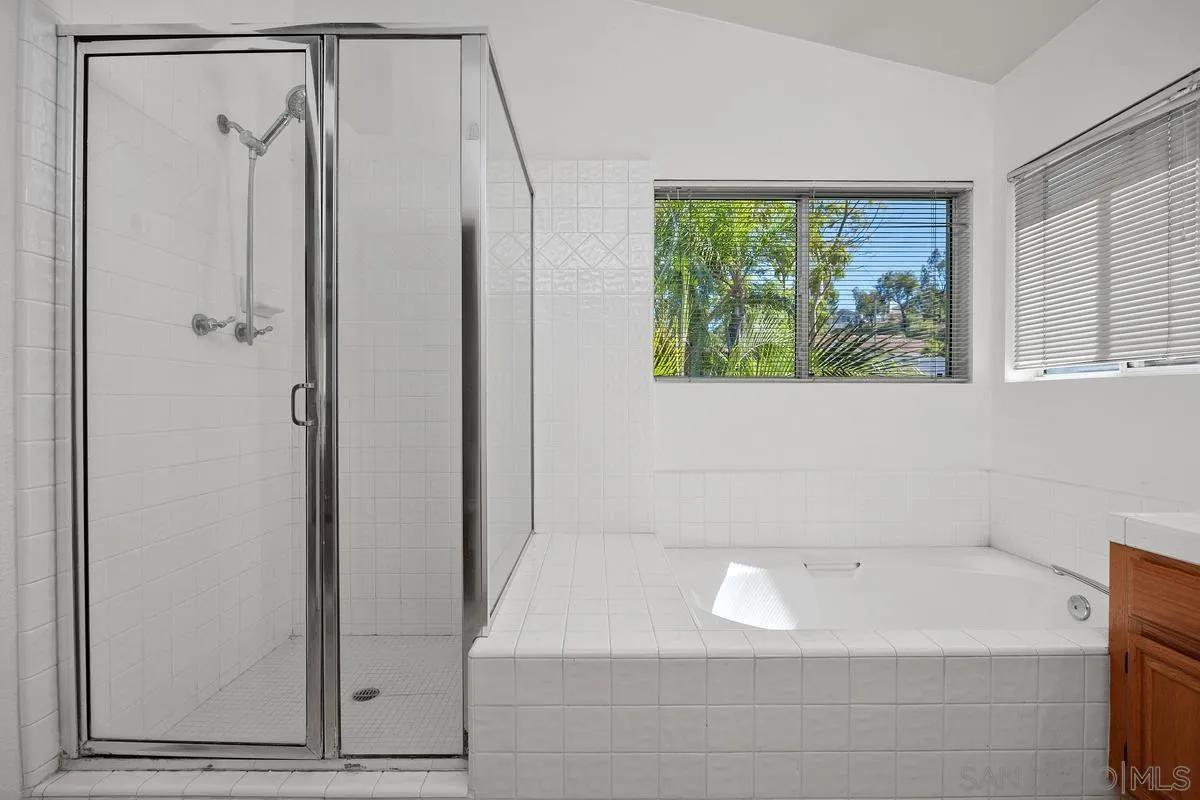 https://cdn.realtyfeed.com/cdn/127/260025121/714d3d1bc6934ebd7933efa396ea7395.webp
