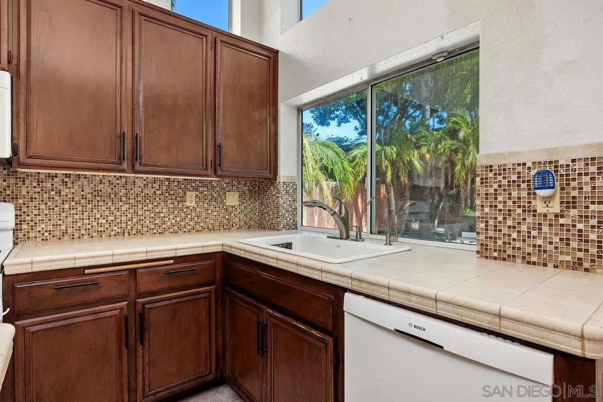 https://cdn.realtyfeed.com/cdn/127/260025121/921f3d5403a15fd2248709224acad68e.webp