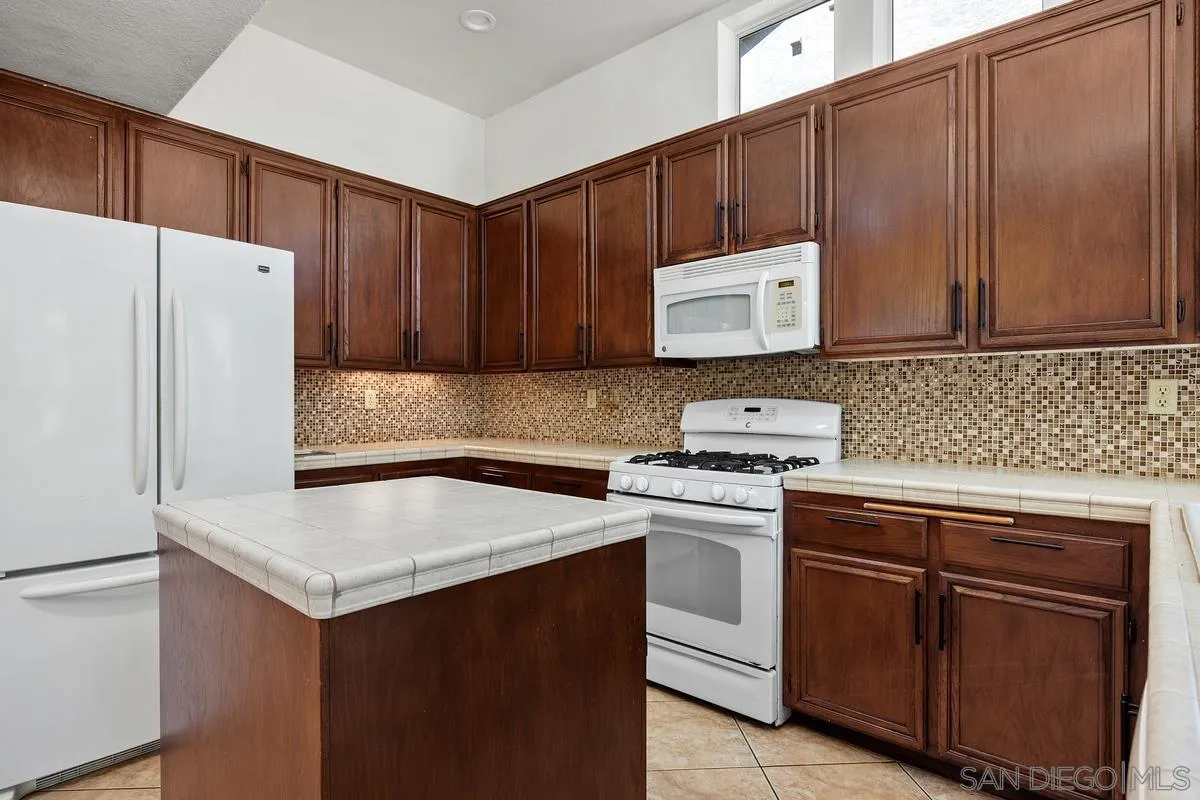 https://cdn.realtyfeed.com/cdn/127/260025121/c173da9ea75643335fe6b11299ced39c.webp