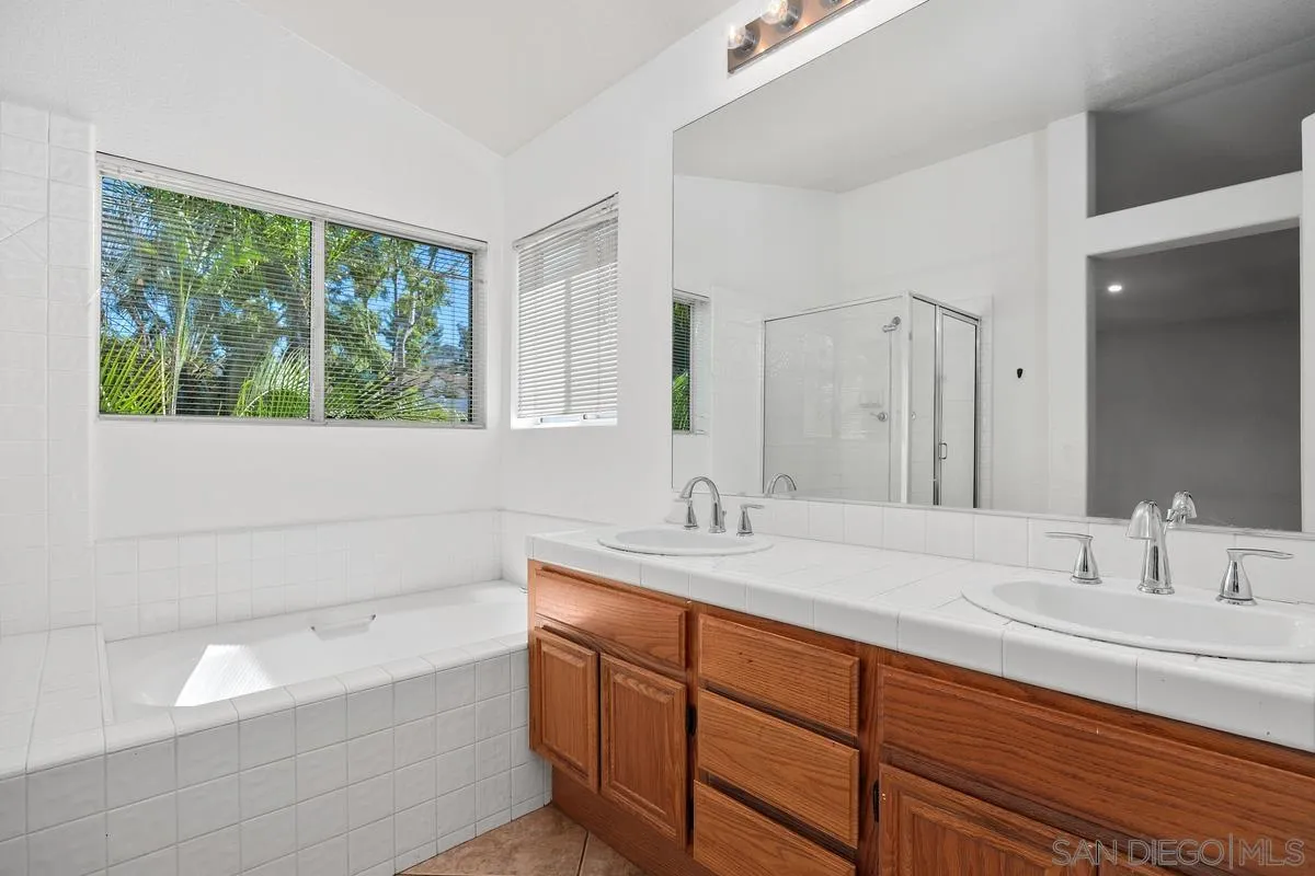 https://cdn.realtyfeed.com/cdn/127/260025121/e2af620bd85f7c90fe5fbb511db846a9.webp