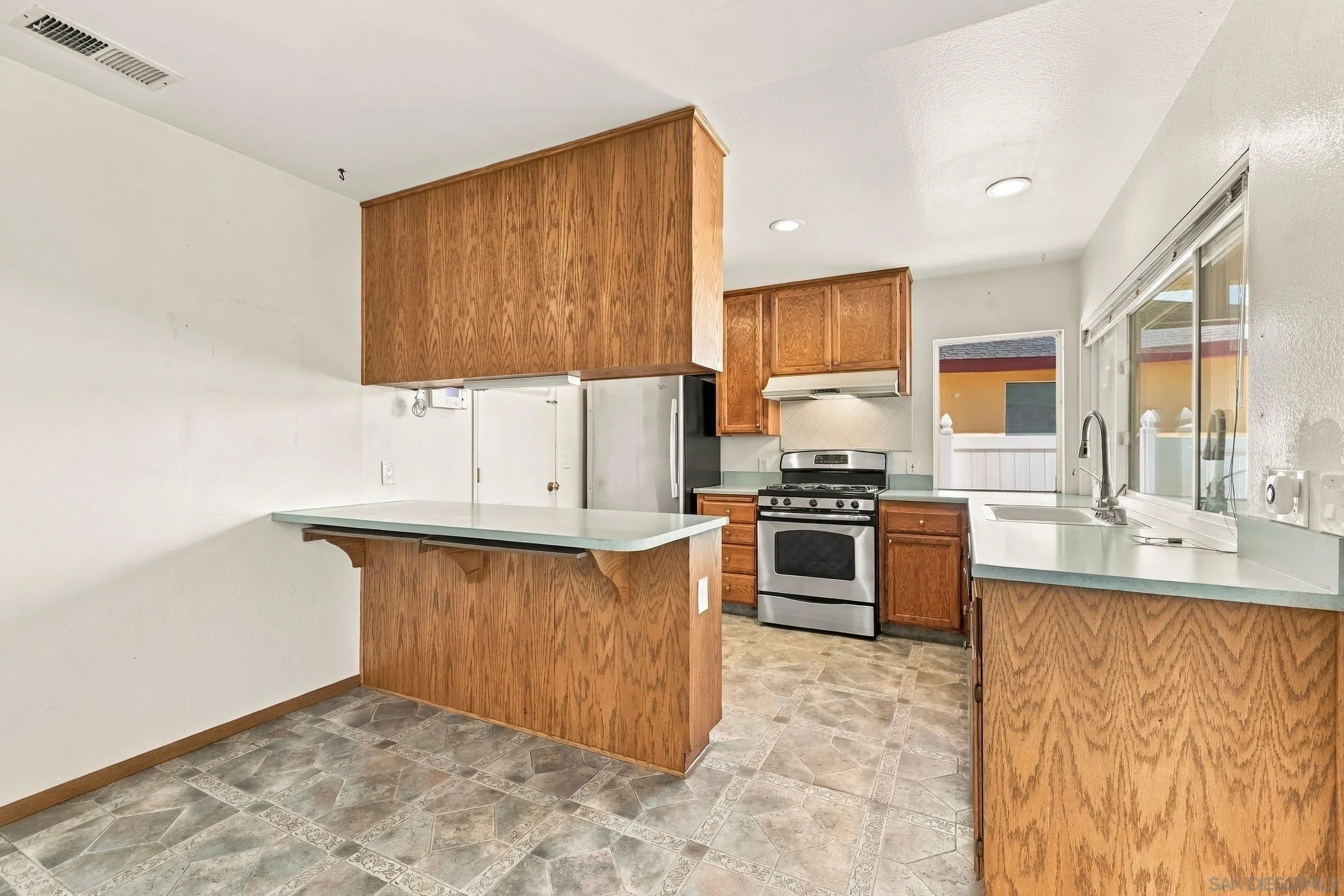 https://cdn.realtyfeed.com/cdn/127/260025123/123442d8590ffce5d0e6d2a9f45c8186.webp