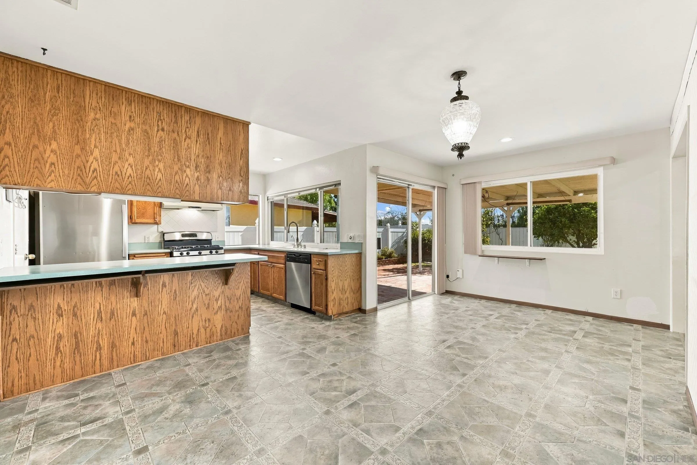 https://cdn.realtyfeed.com/cdn/127/260025123/1dd408552866588329f5411db3cdfa40.webp