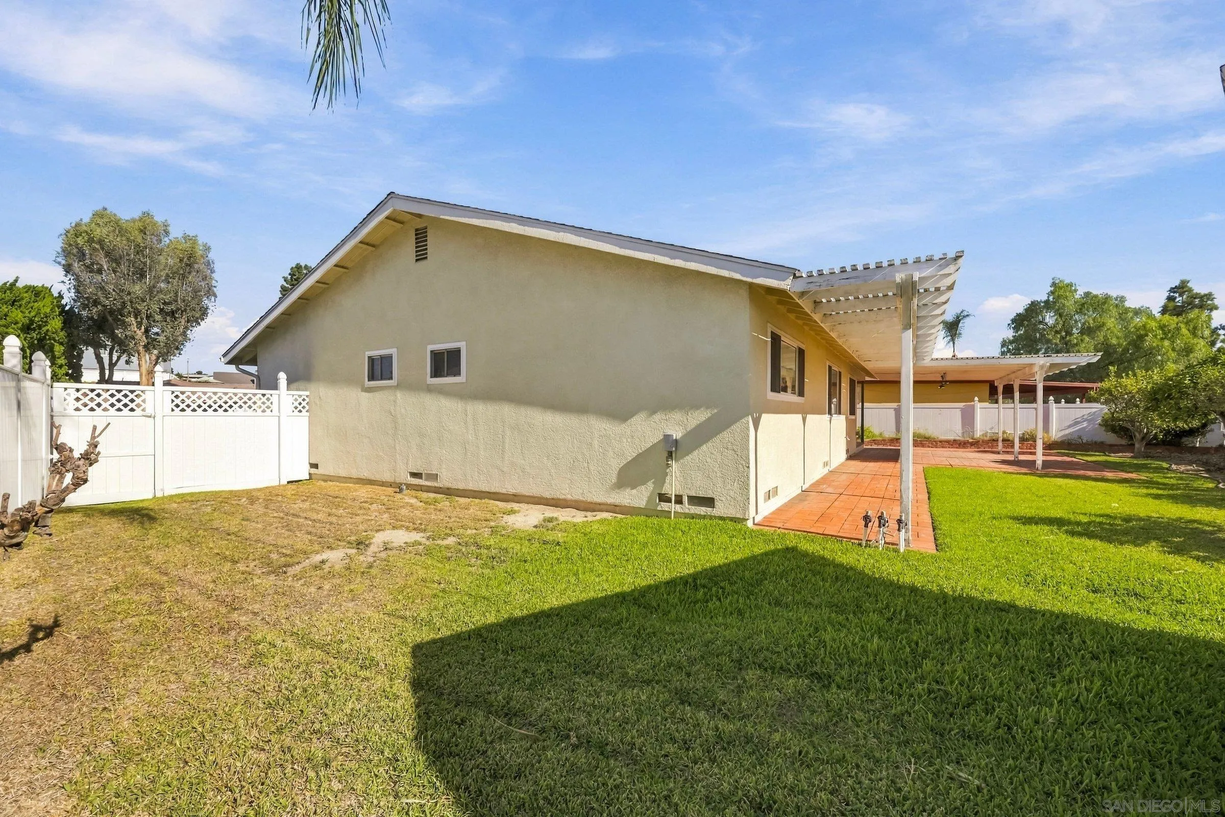 https://cdn.realtyfeed.com/cdn/127/260025123/800fc73eb153c77eafbe366e7cb172a0.webp