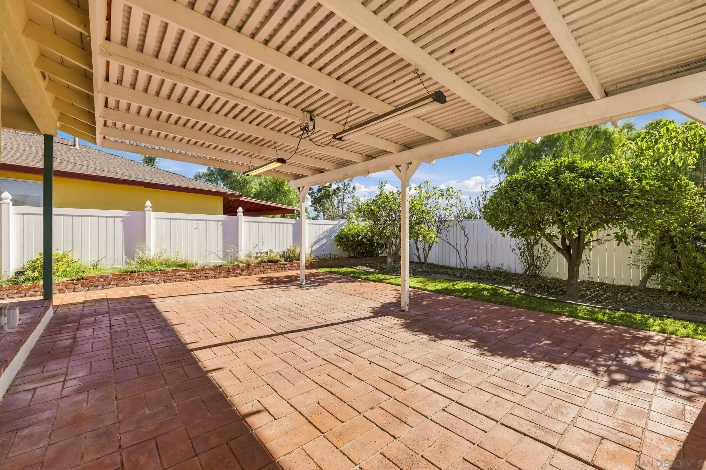 https://cdn.realtyfeed.com/cdn/127/260025123/ad6131cf5036e3591ea04f1b0dbd028b.webp