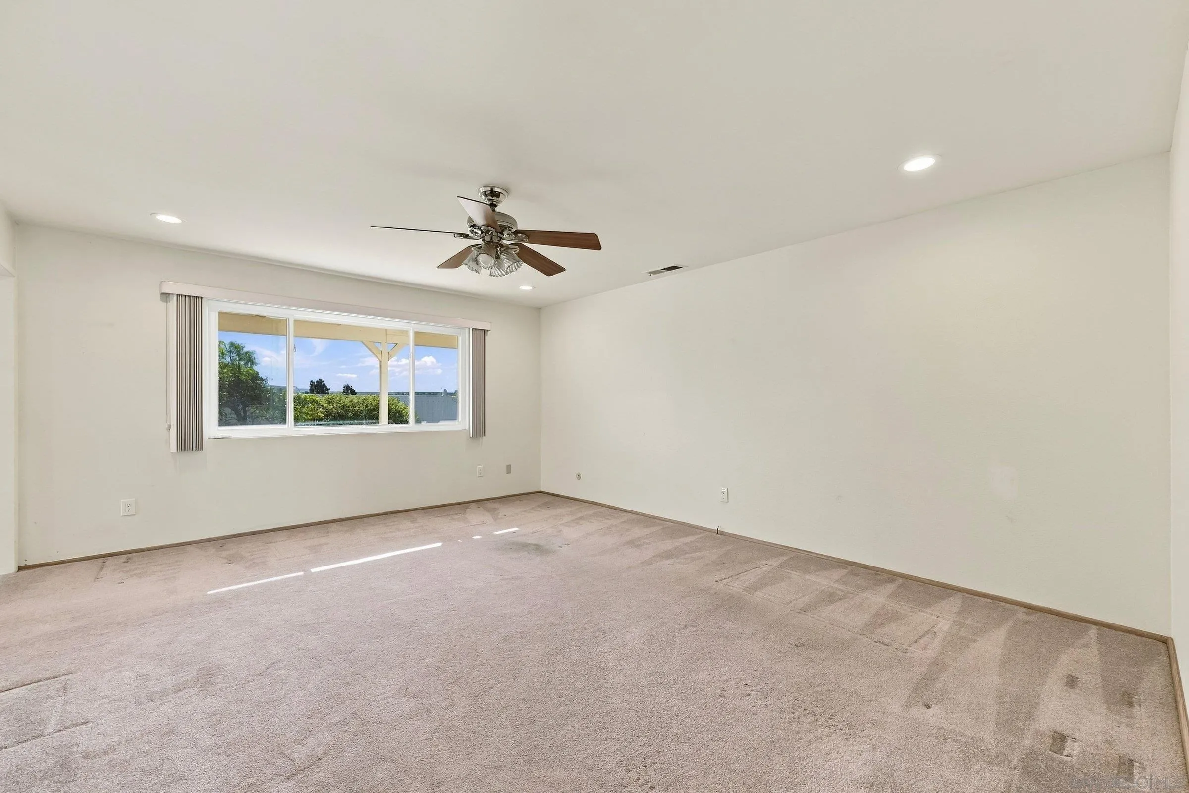 https://cdn.realtyfeed.com/cdn/127/260025123/d0d68fab738ab9d23698b590ea3f64e1.webp