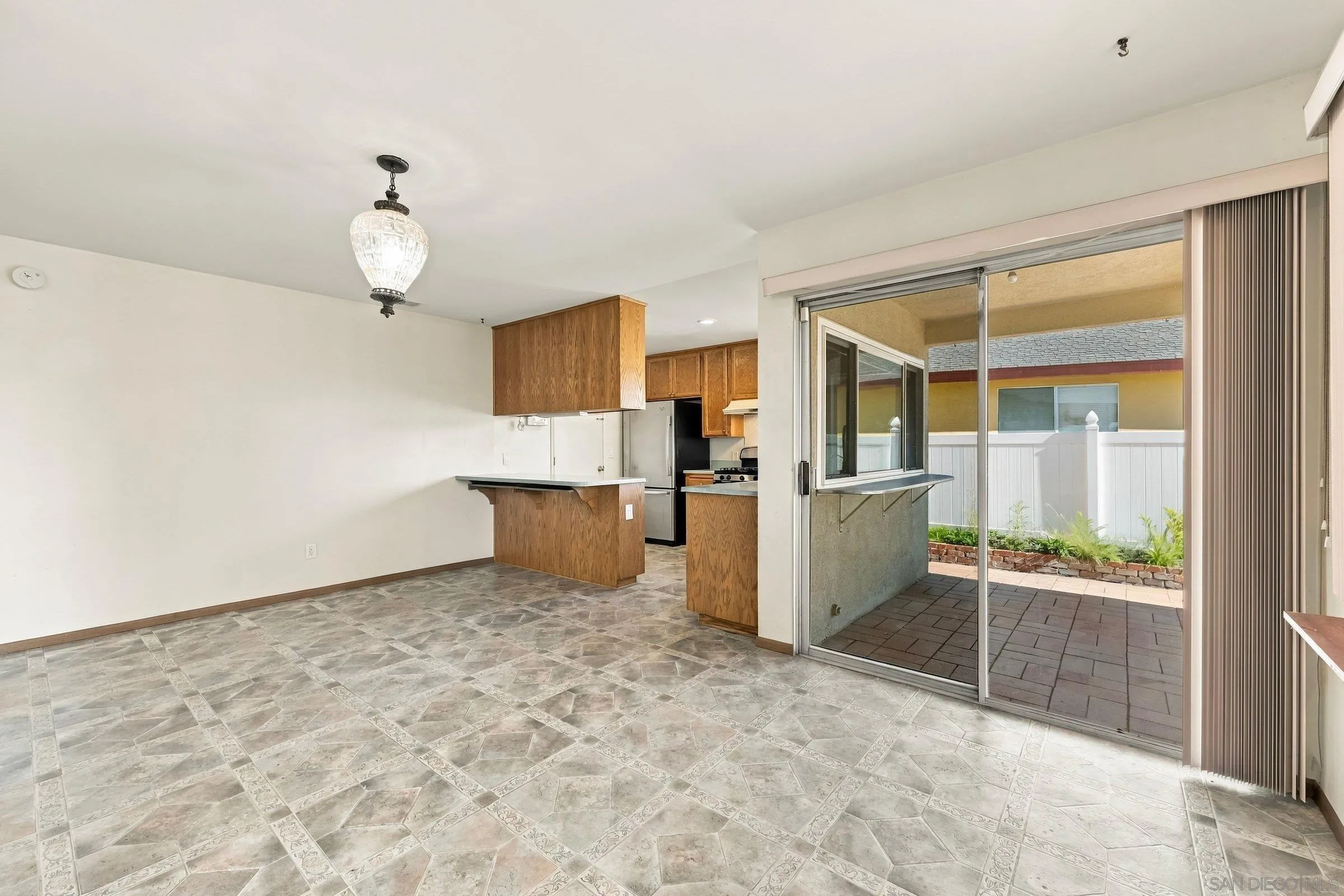 https://cdn.realtyfeed.com/cdn/127/260025123/dce1c5353085a4f579ce54fb3825df39.webp