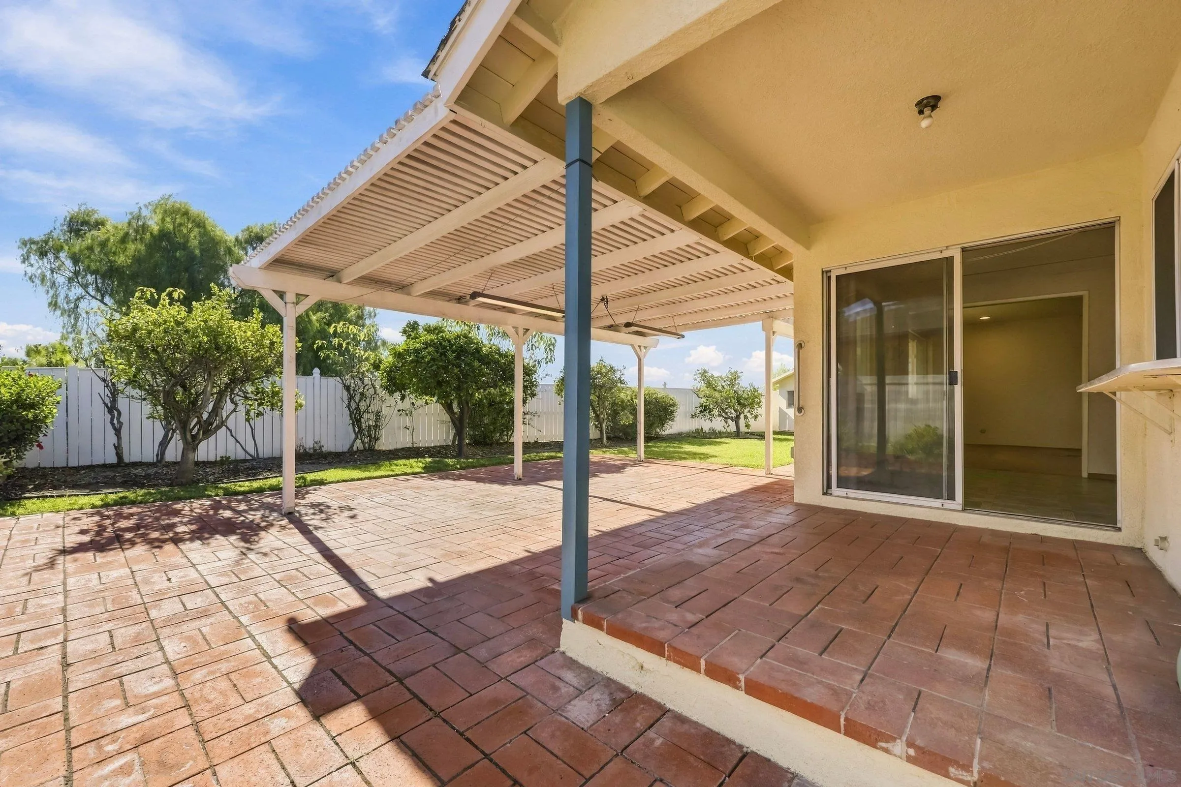 https://cdn.realtyfeed.com/cdn/127/260025123/f3d3ff2e46333820b0fba6b7966b83b0.webp