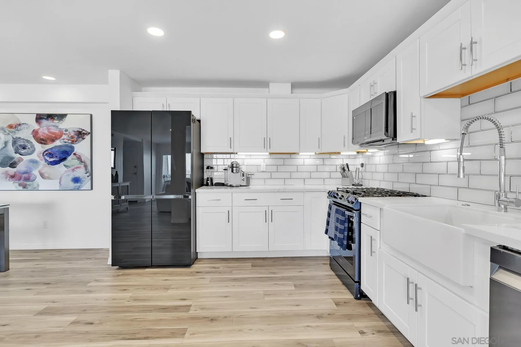 https://cdn.realtyfeed.com/cdn/127/260025125/4bb5a5378fb291d6cdac101bc590b4aa.webp