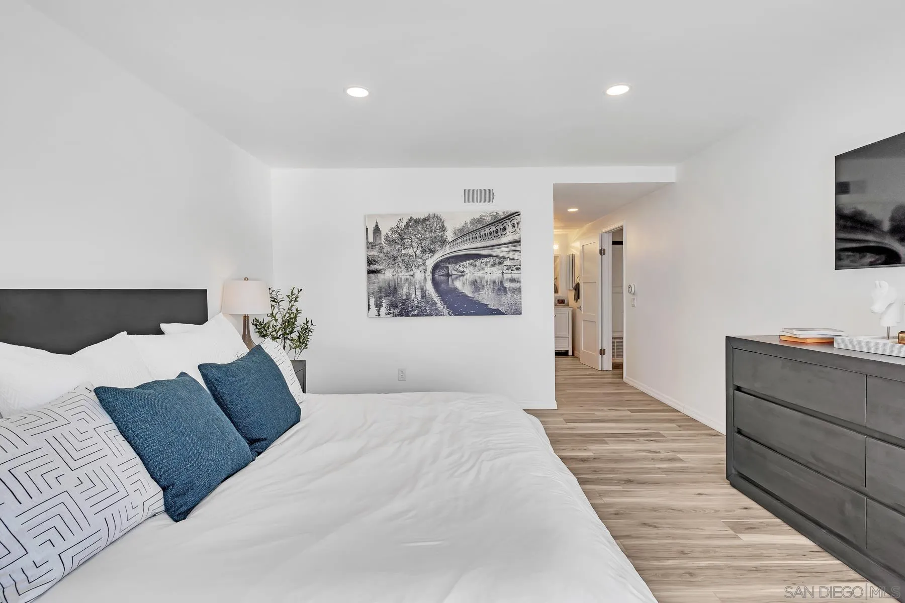 https://cdn.realtyfeed.com/cdn/127/260025125/9565c02127a68566a245e994613a88fe.webp