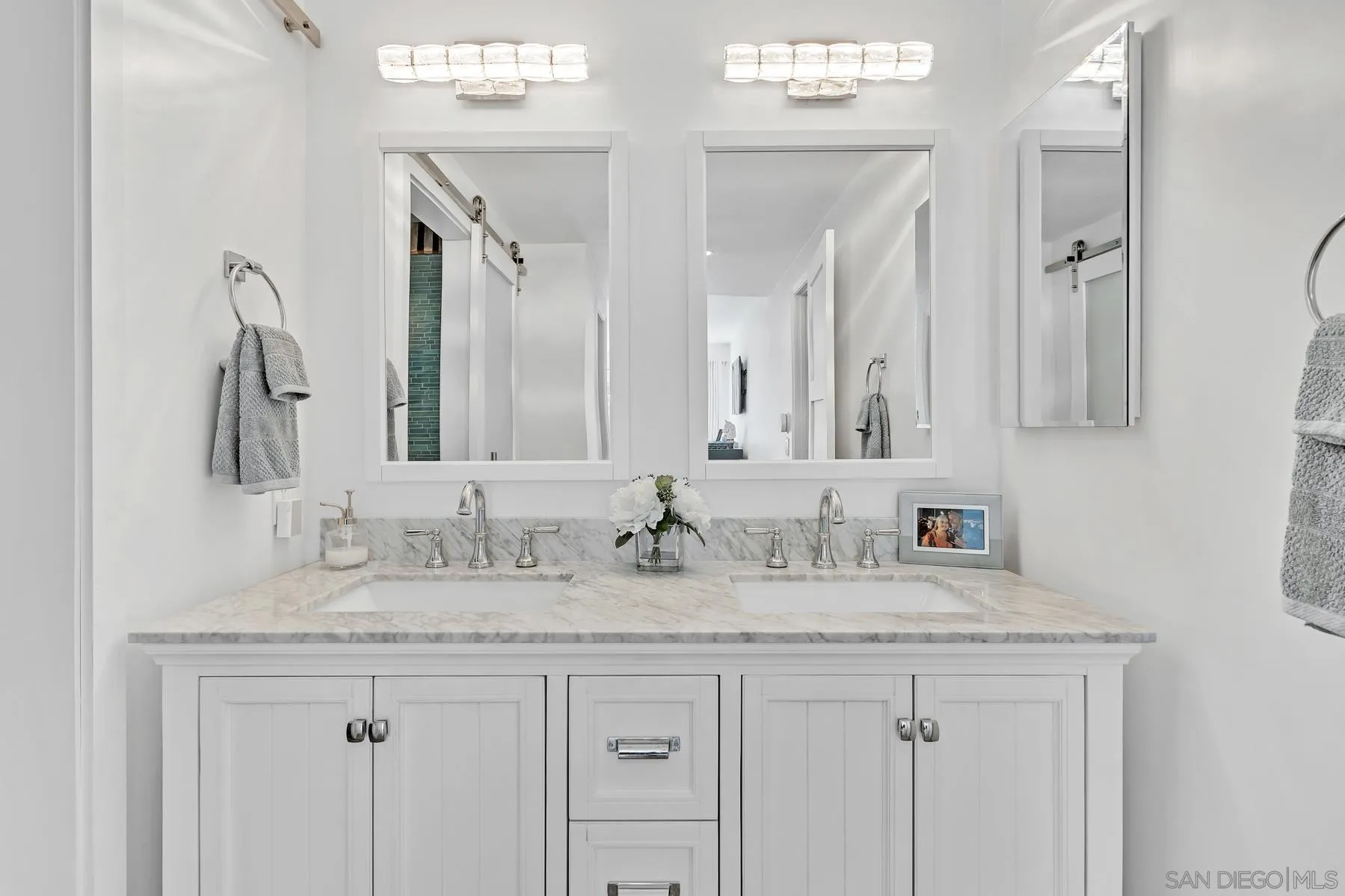 https://cdn.realtyfeed.com/cdn/127/260025125/b1a1ef66e7374dd0565c7a1c50bc243a.webp