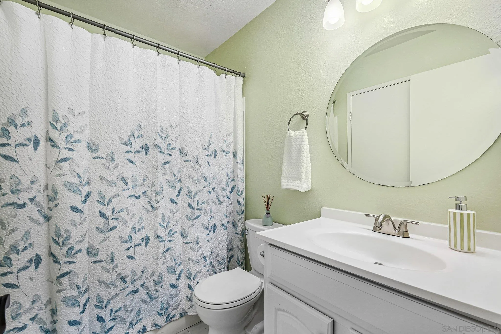 https://cdn.realtyfeed.com/cdn/127/260025130/64f24ac1caf450139ebde144ef0d7583.webp