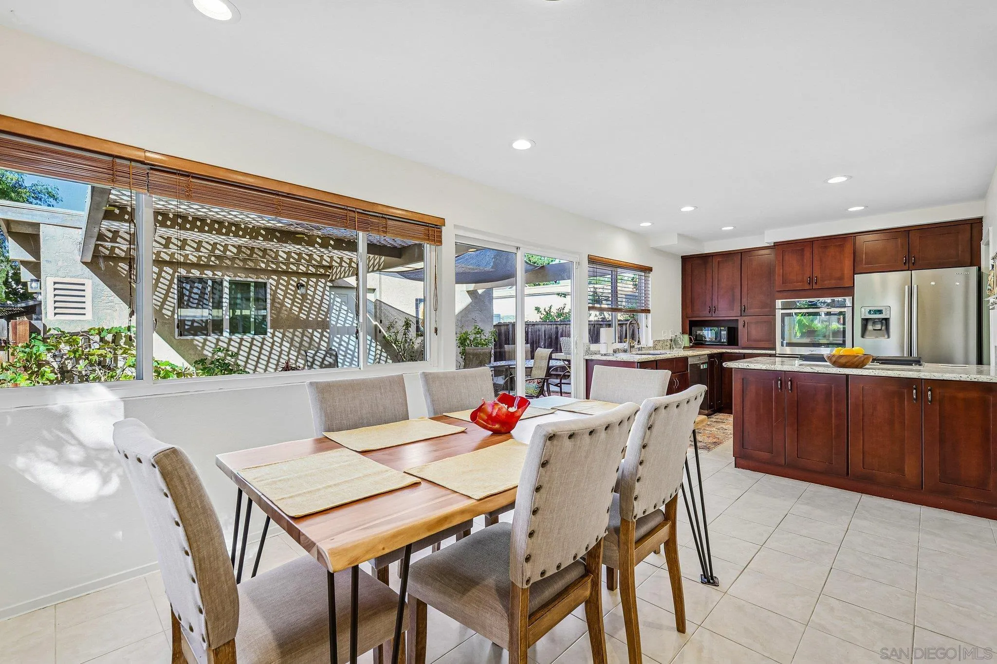 https://cdn.realtyfeed.com/cdn/127/260025130/92f86952303302941c1a520ef730f4ab.webp