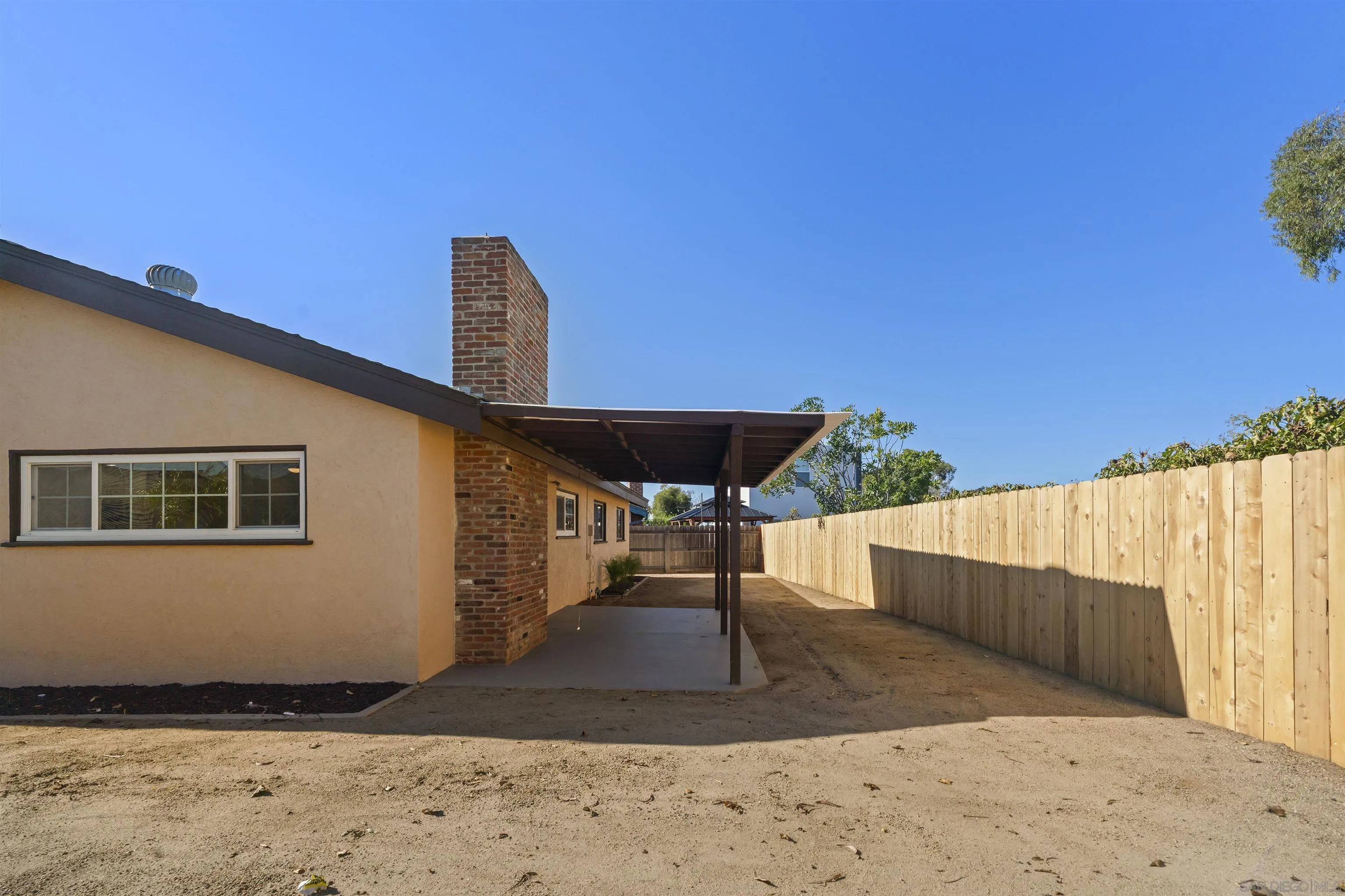 https://cdn.realtyfeed.com/cdn/127/260025140/1c244e1ba7fefeb8b6ad82d1f79d1ca7.webp