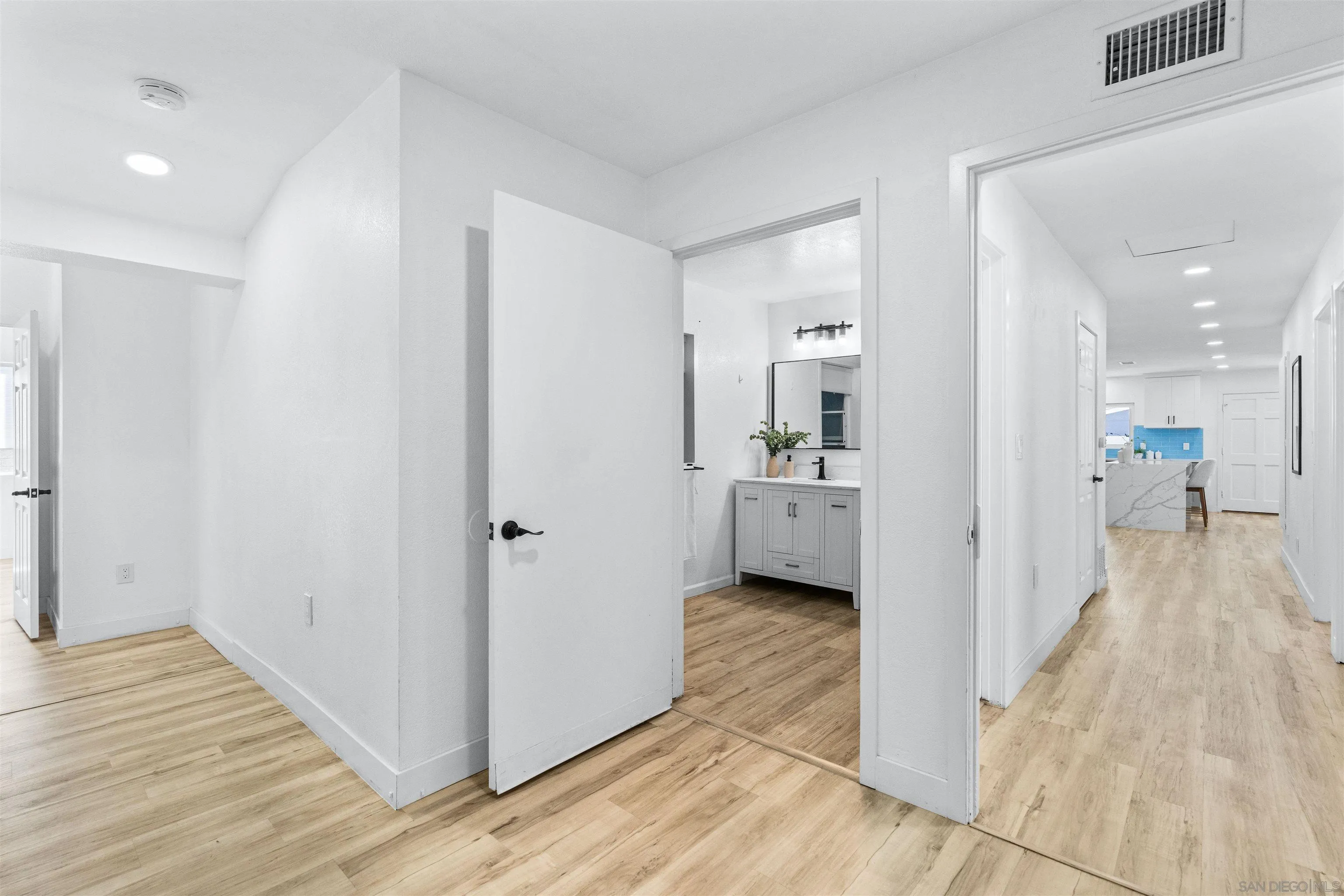 https://cdn.realtyfeed.com/cdn/127/260025143/10cfa046bfb5d8725928cd1621ce8288.webp
