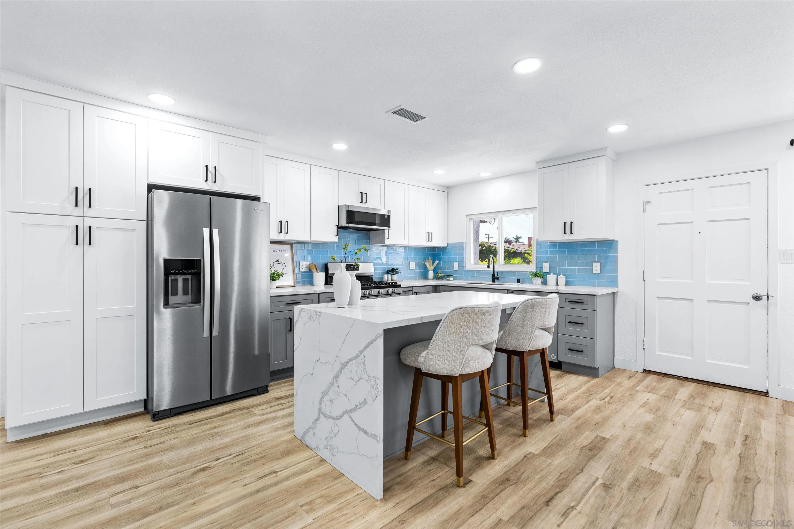 https://cdn.realtyfeed.com/cdn/127/260025143/21fab8aa87c1f37b25e21a576f2cc1b7.webp