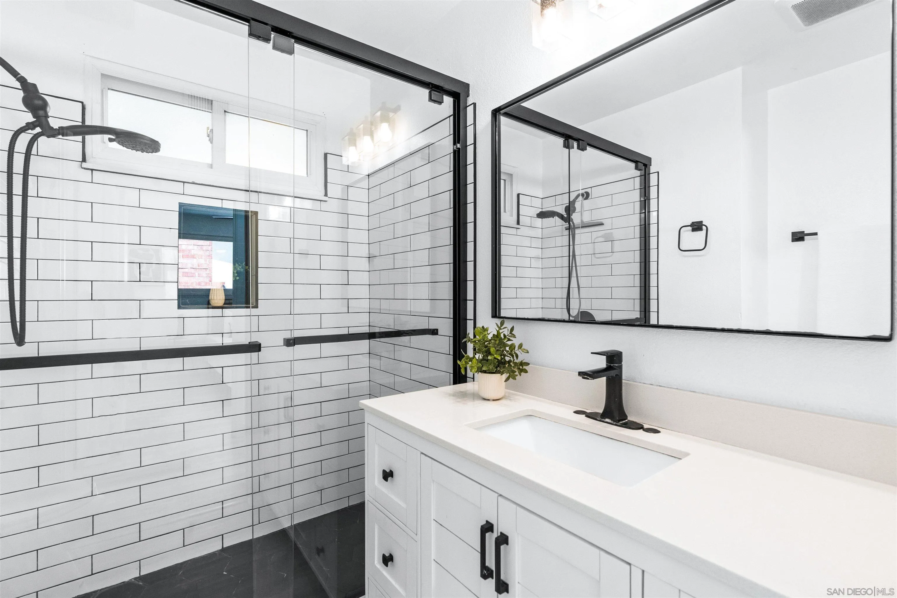 https://cdn.realtyfeed.com/cdn/127/260025143/7df9e7b4ea362681693855cd1264a3f5.webp