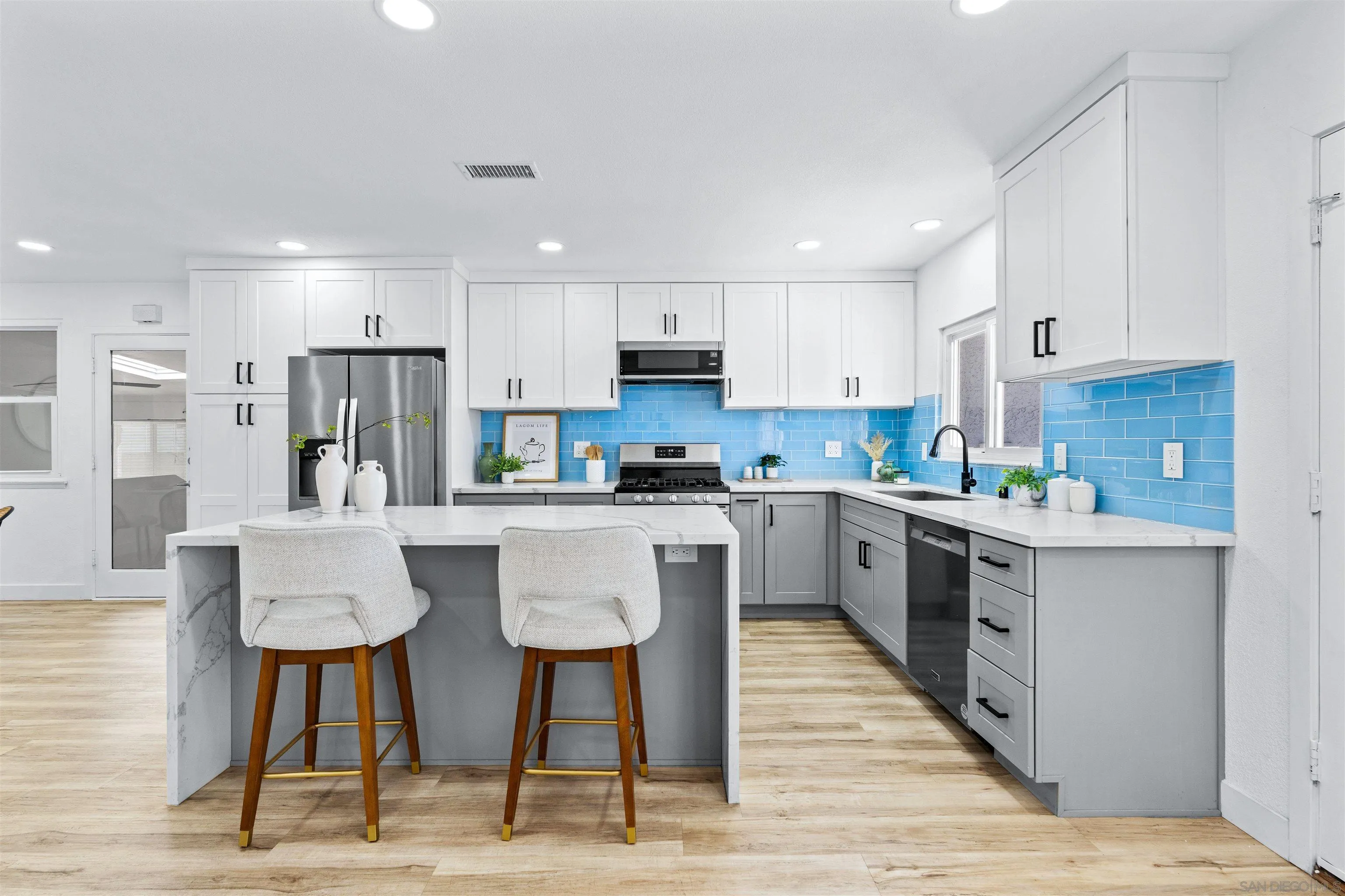 https://cdn.realtyfeed.com/cdn/127/260025143/a9fad21955c133a424d80dd807905aa7.webp